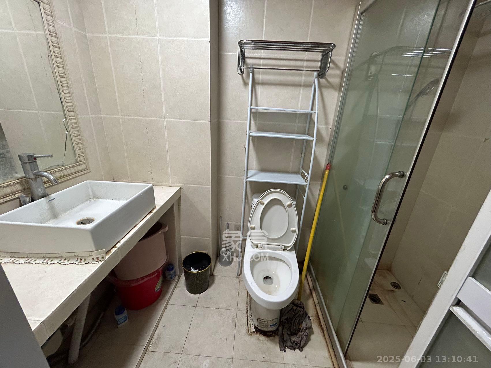 天心华庭 1室1厅1卫 1800.0元/月 天心华庭 1室1厅1卫 1800.0元/月室内图