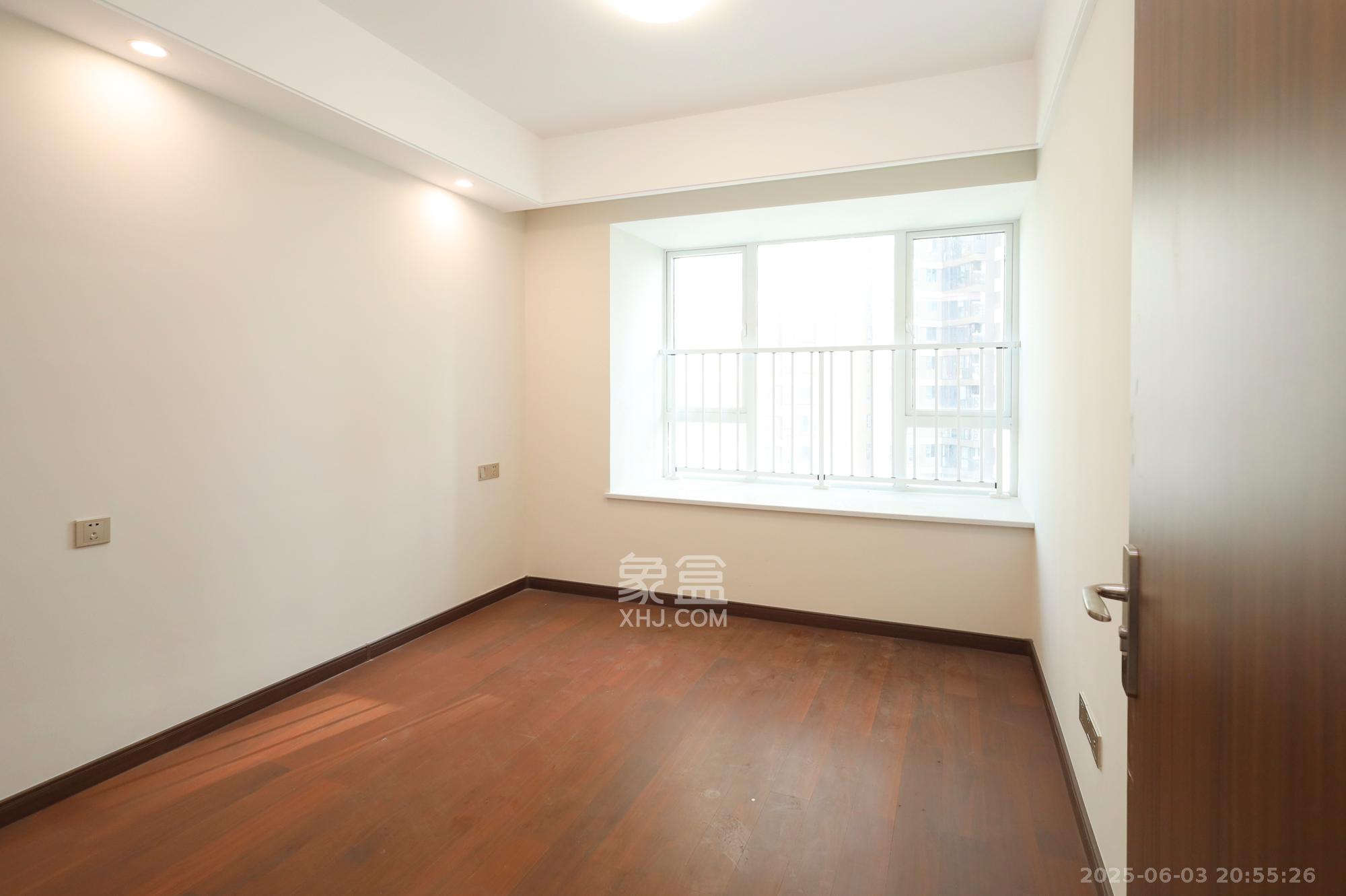 中欣楚天御府E区 4室2厅2卫 152.0万 中欣楚天御府E区 4室2厅2卫 152.0万卧室