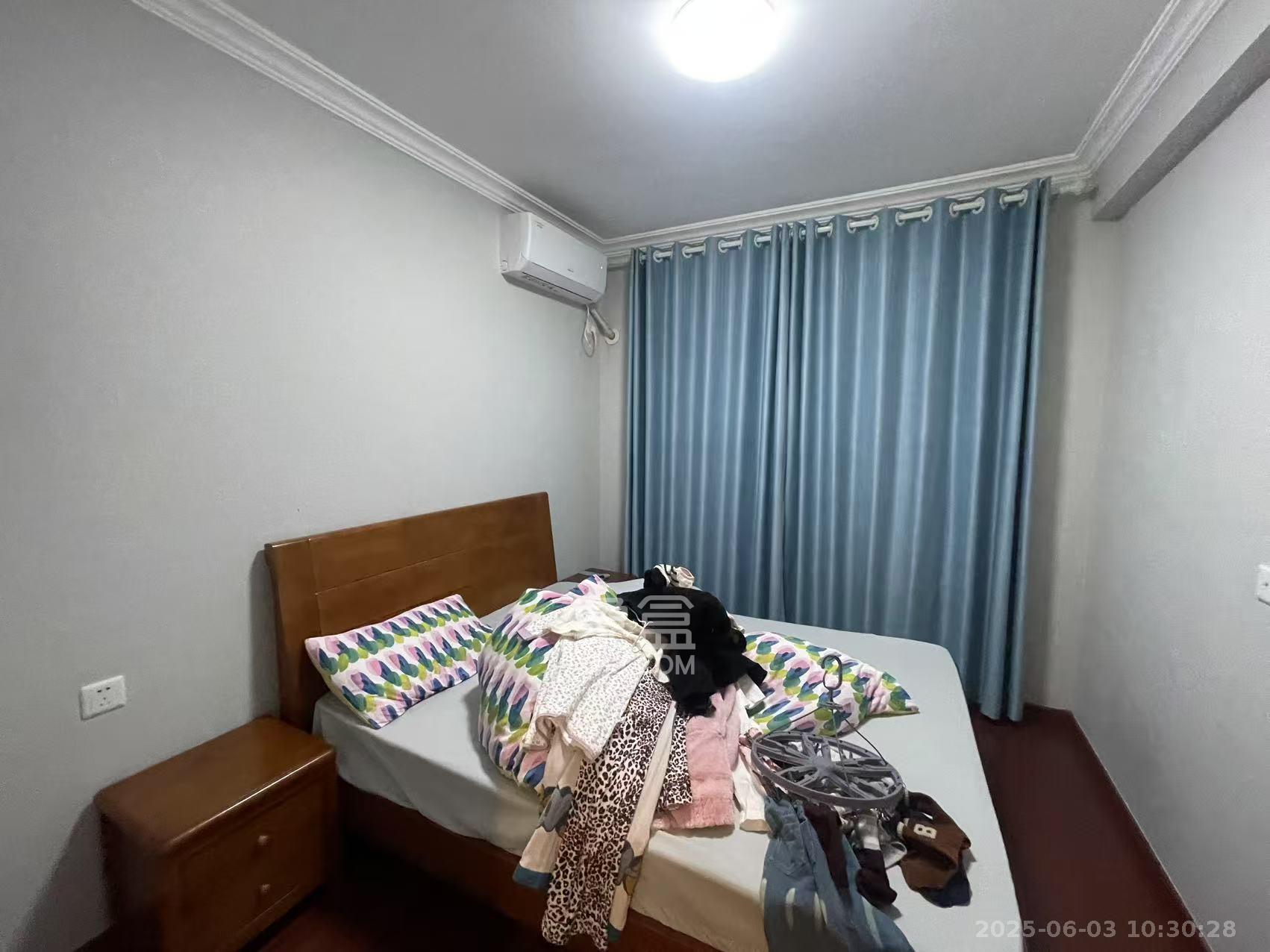 中海珑悦府  3室2厅2卫   2800.00元/月室内图