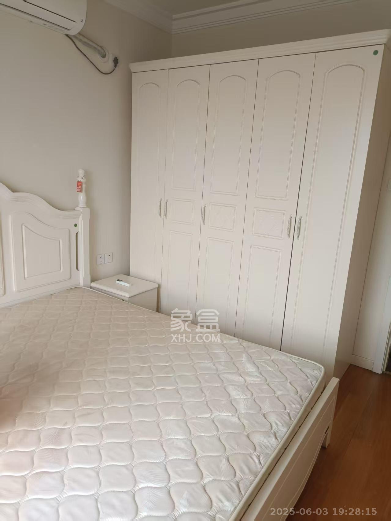 南庭城果 3室2厅1卫 2200.0元/月 南庭城果 3室2厅1卫 2200.0元/月室内图