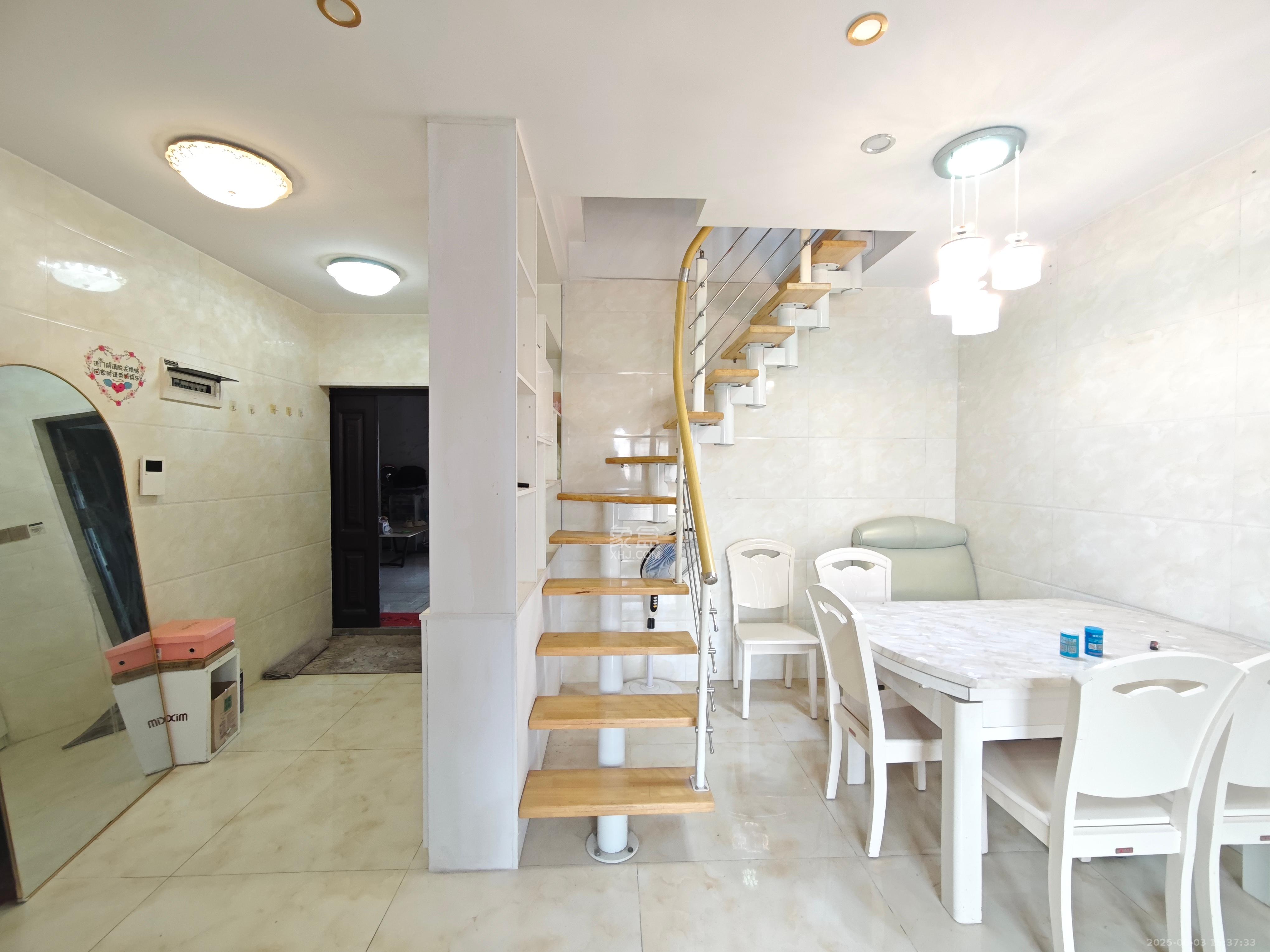 枫华府第 2室2厅1卫 1800.0元/月 枫华府第 2室2厅1卫 1800.0元/月室内图