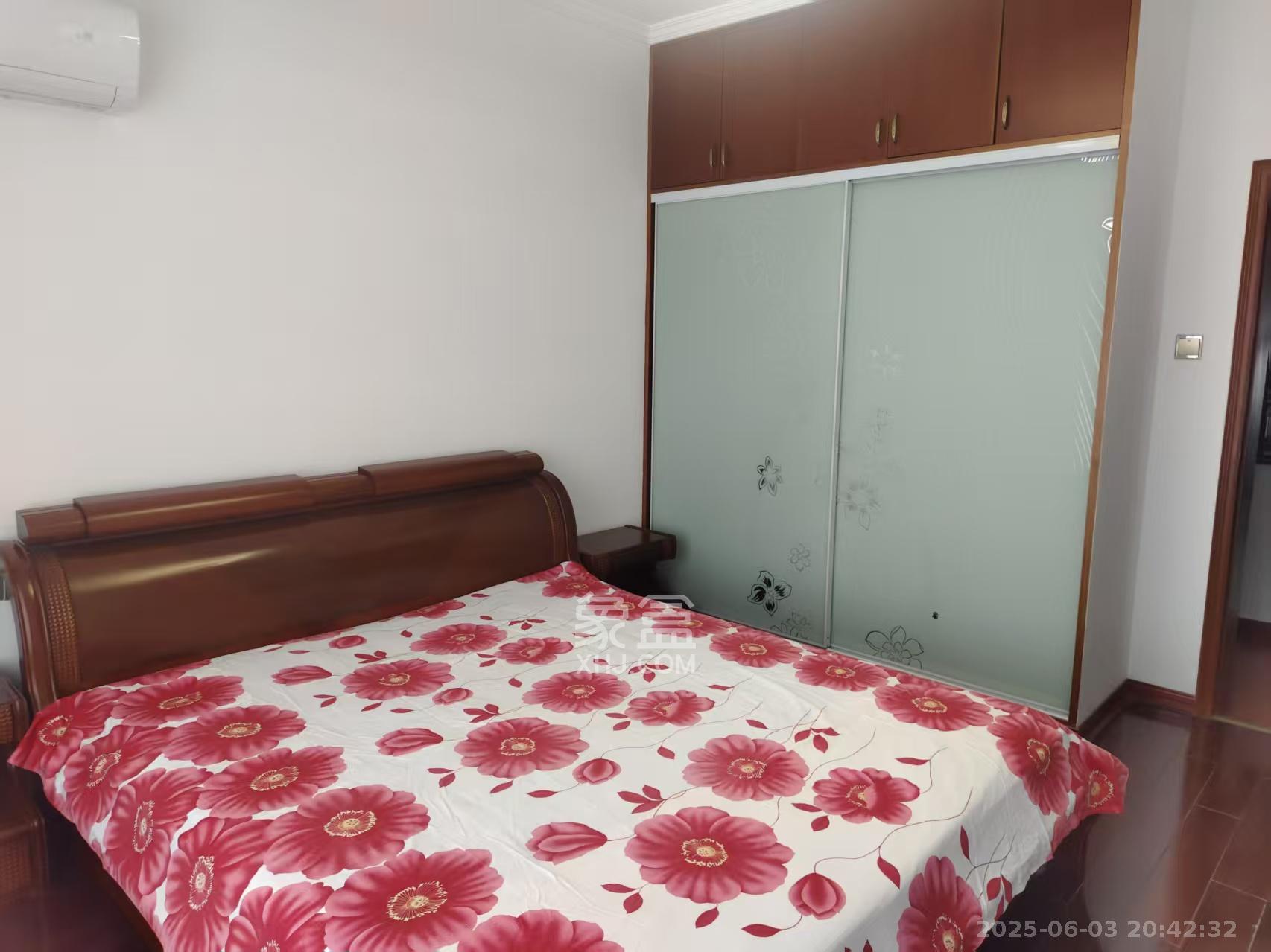 金侨世纪苑 5室2厅2卫 138.8万 金侨世纪苑 5室2厅2卫 138.8万小区图