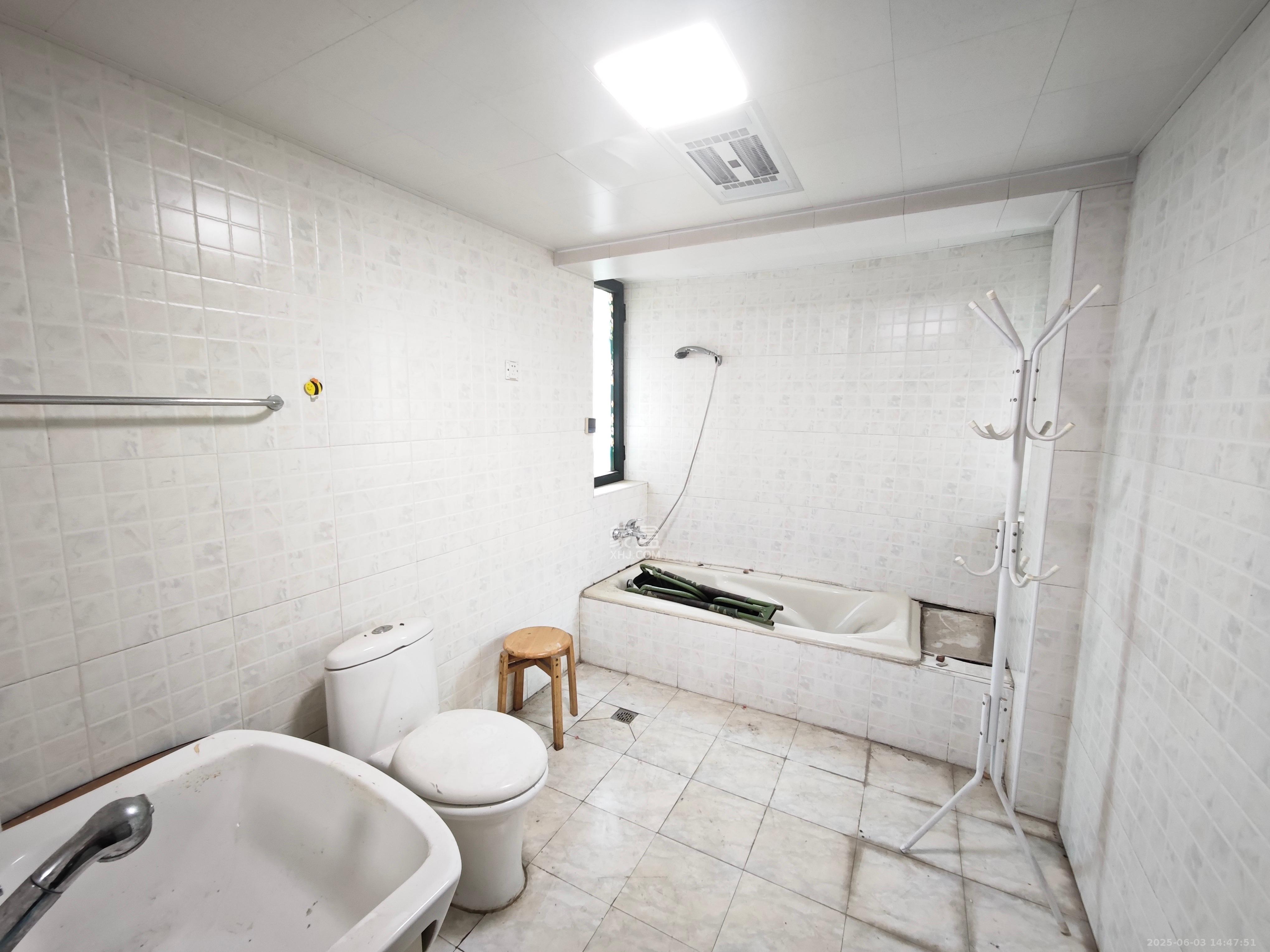 南国新城  3室2厅2卫    2600.0元/月 南国新城  3室2厅2卫    2600.0元/月室内图