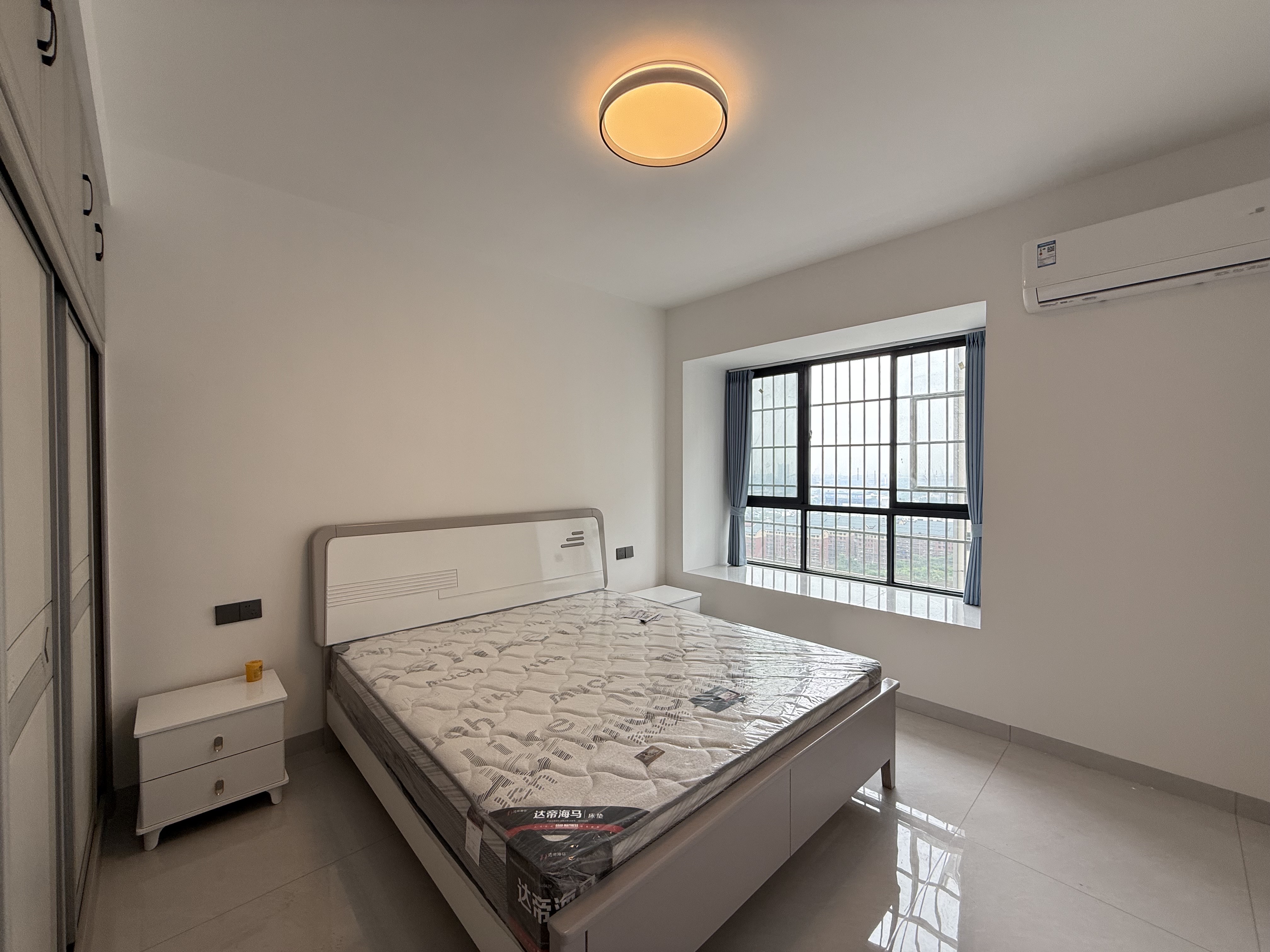 互助小区电梯房  1室0厅0卫   2100.00元/月室内图