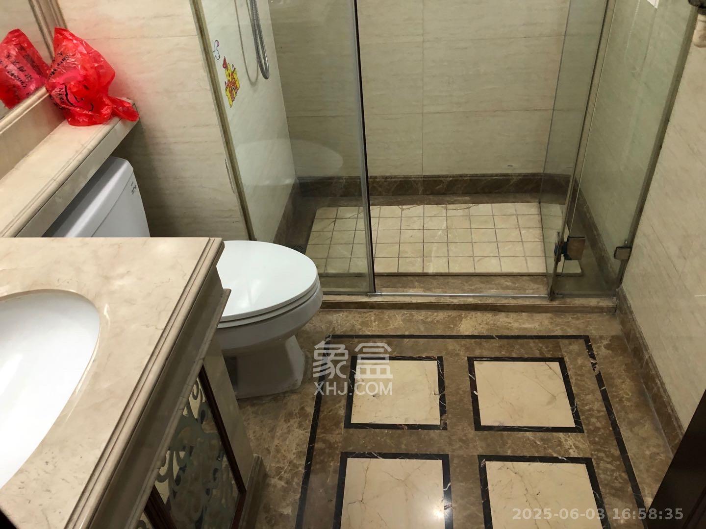 中海国际一期 3室2厅2卫 2100.0元/月 中海国际一期 3室2厅2卫 2100.0元/月室内图