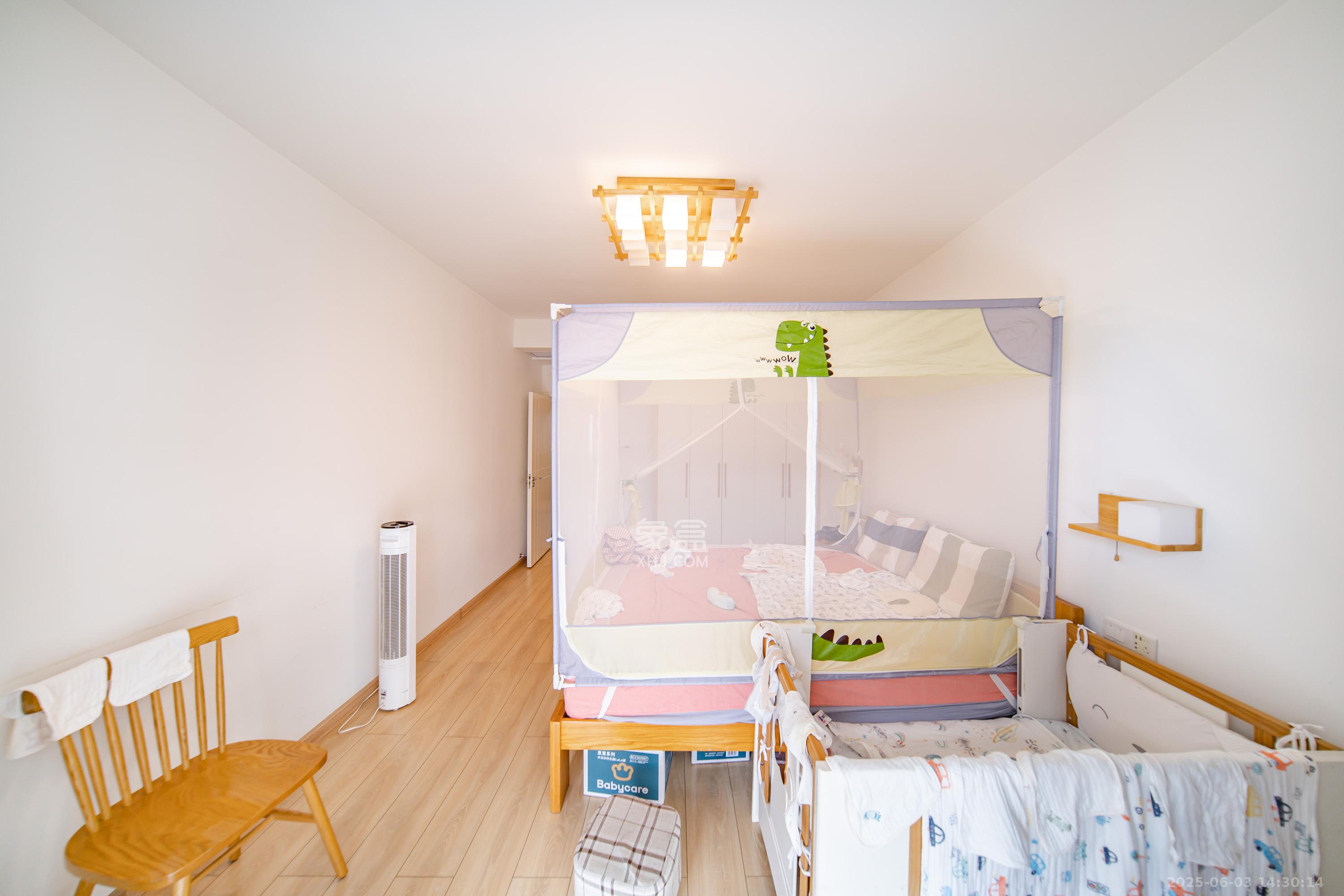 阳光100二期  4室2厅2卫    158.0万 阳光100二期  4室2厅2卫    158.0万卧室