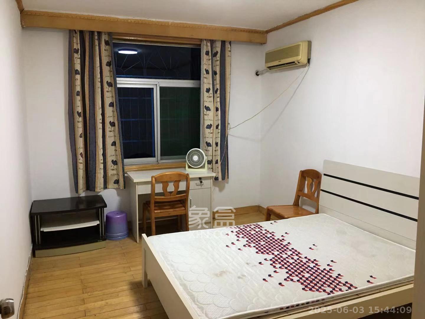 远东公寓  3室2厅2卫   700.00元/月室内图