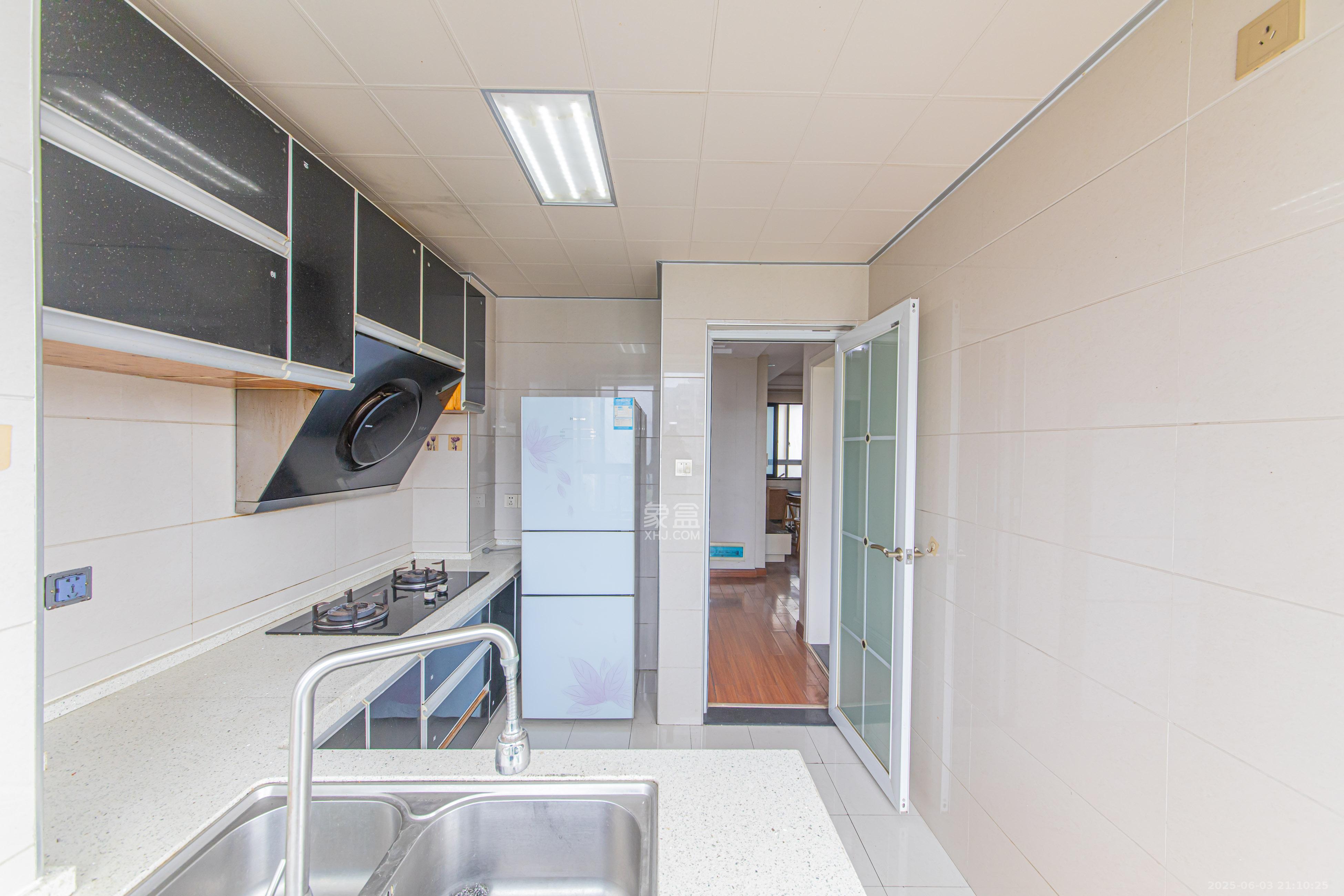 保利花园 3室2厅2卫 97.0万 保利花园 3室2厅2卫 97.0万厨房