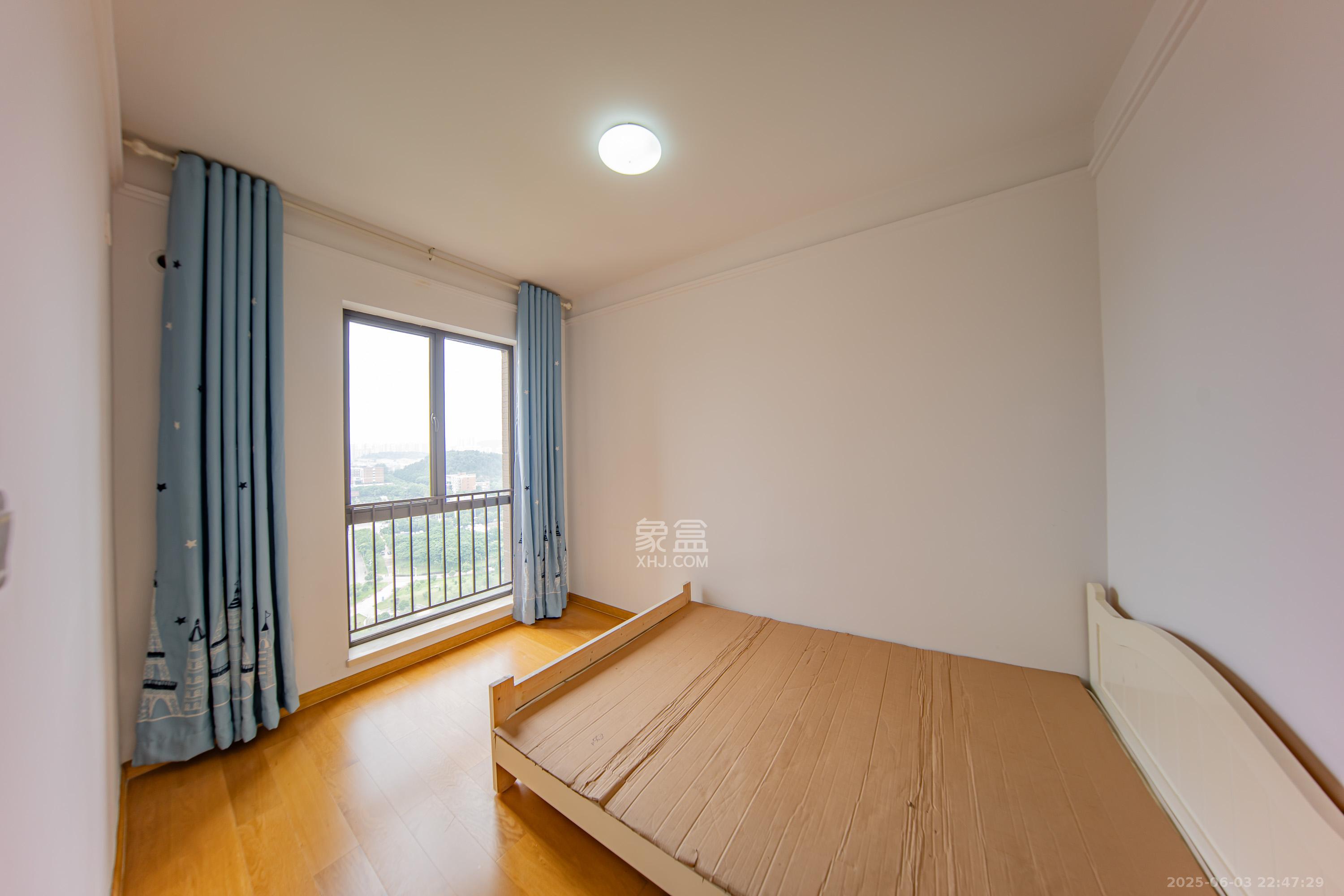 中海国际三期 3室2厅2卫 89.0万 中海国际三期 3室2厅2卫 89.0万卧室