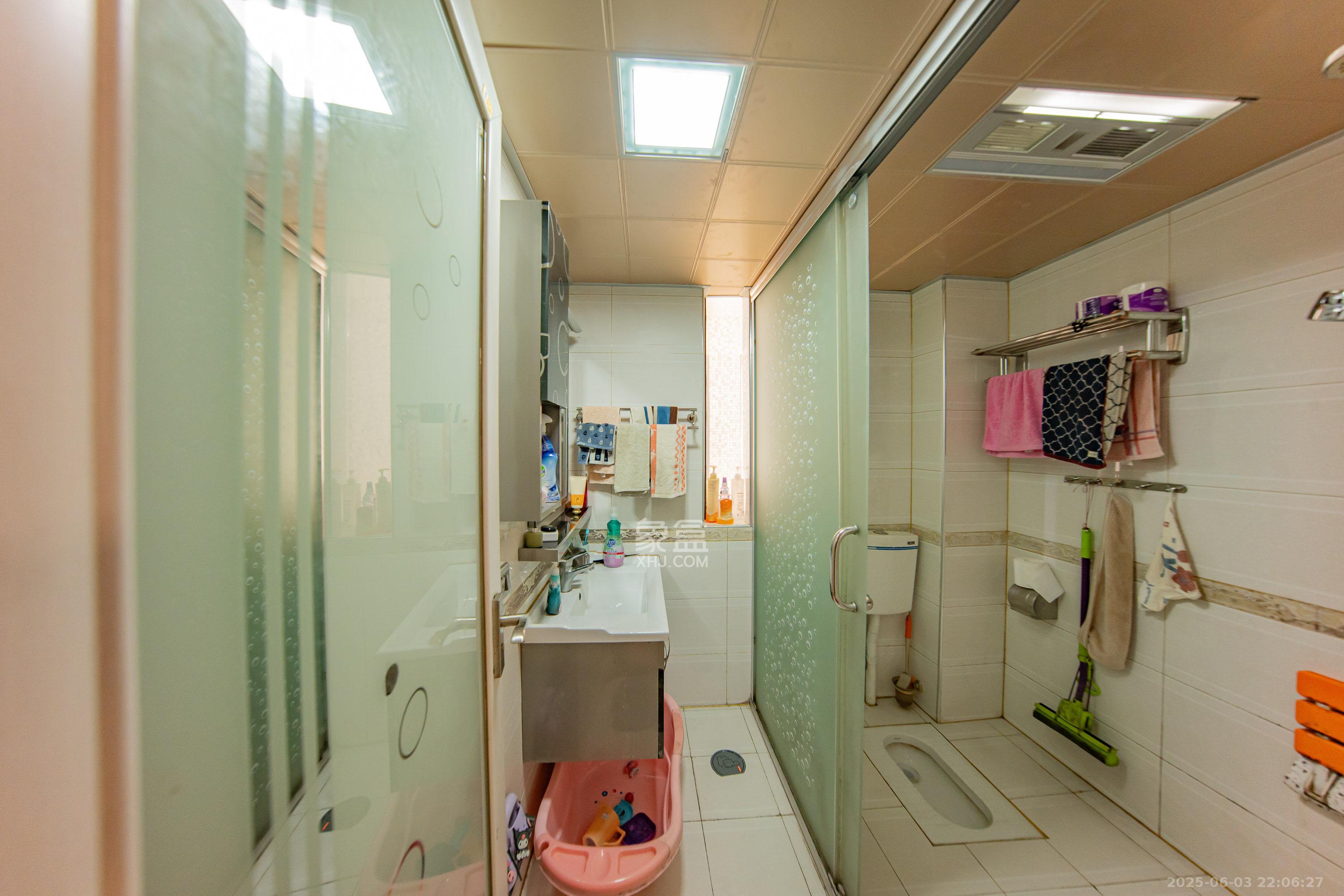 中建麓山和苑  3室2厅2卫   95.00万卫生间
