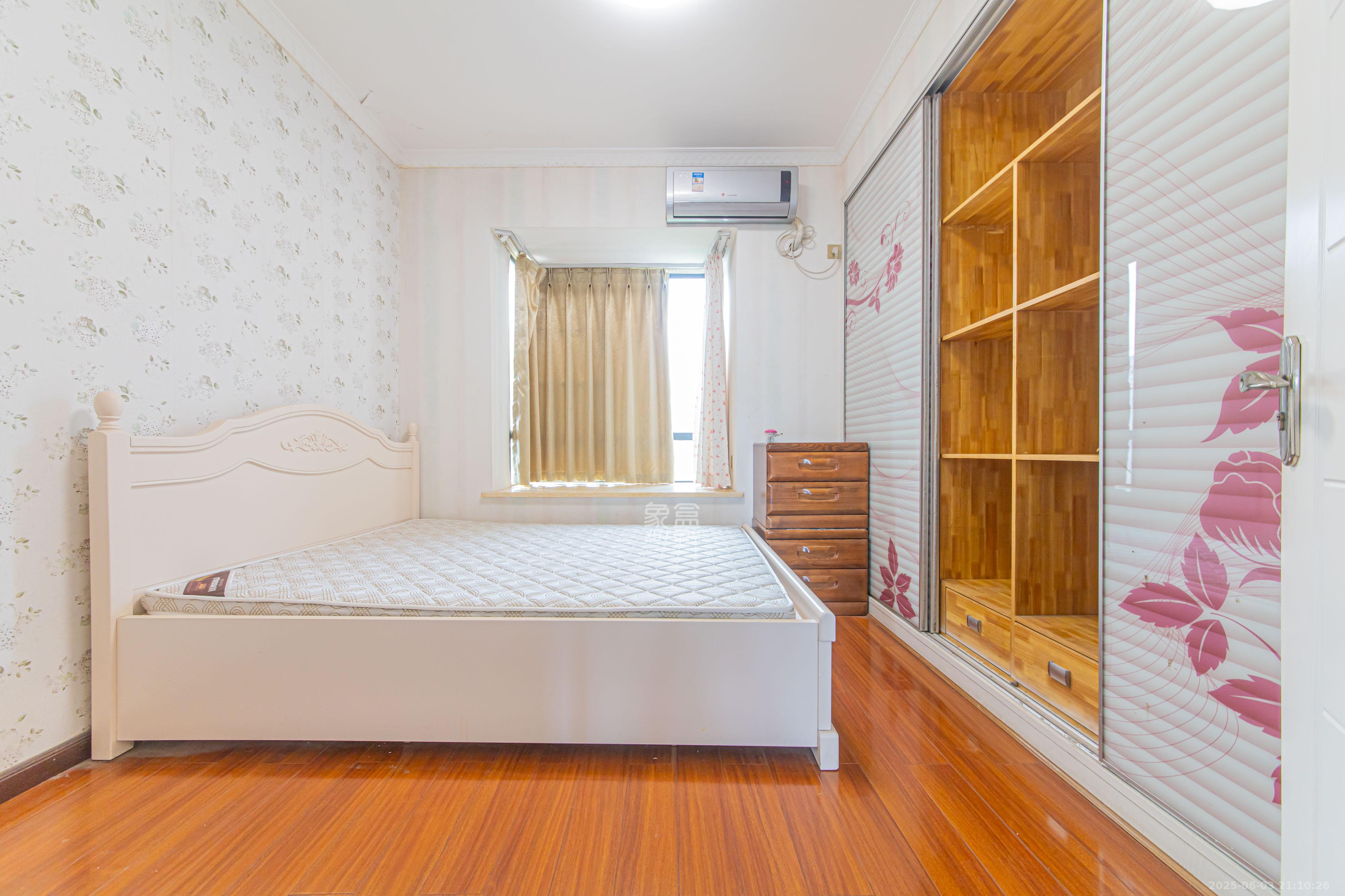 保利花园 3室2厅2卫 97.0万 保利花园 3室2厅2卫 97.0万卧室