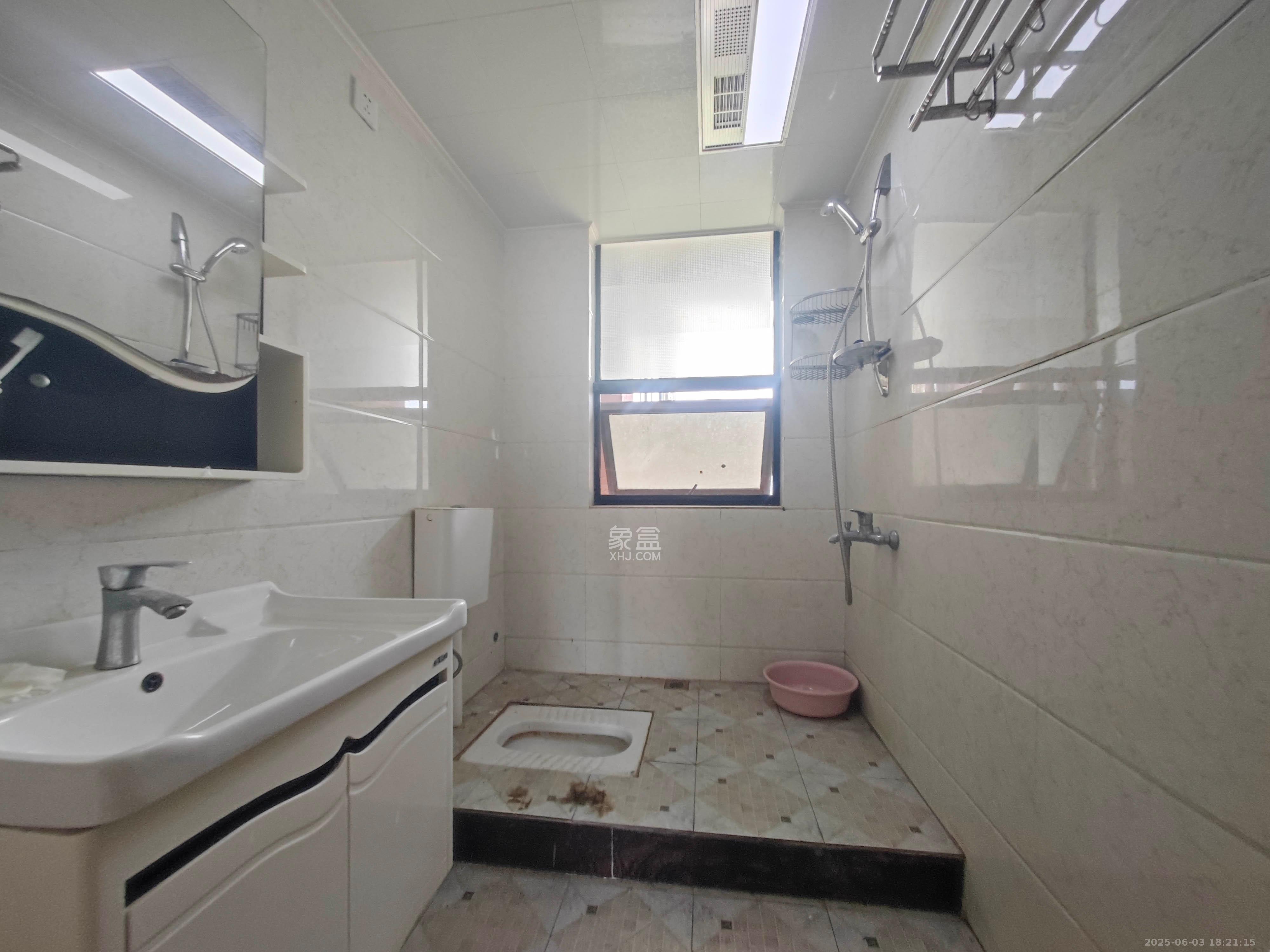 水岸天际(一期、二期) 3室2厅2卫 85.0万 水岸天际(一期、二期) 3室2厅2卫 85.0万卫生间