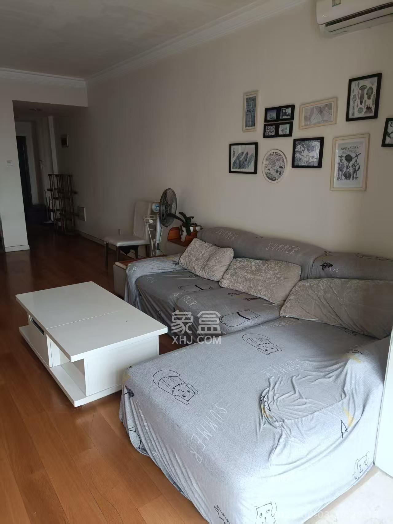 南庭城果 3室2厅1卫 2200.0元/月 南庭城果 3室2厅1卫 2200.0元/月室内图