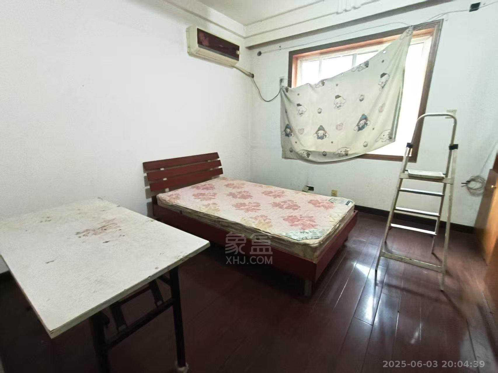 园丁小区  4室2厅2卫    2200.0元/月室内图