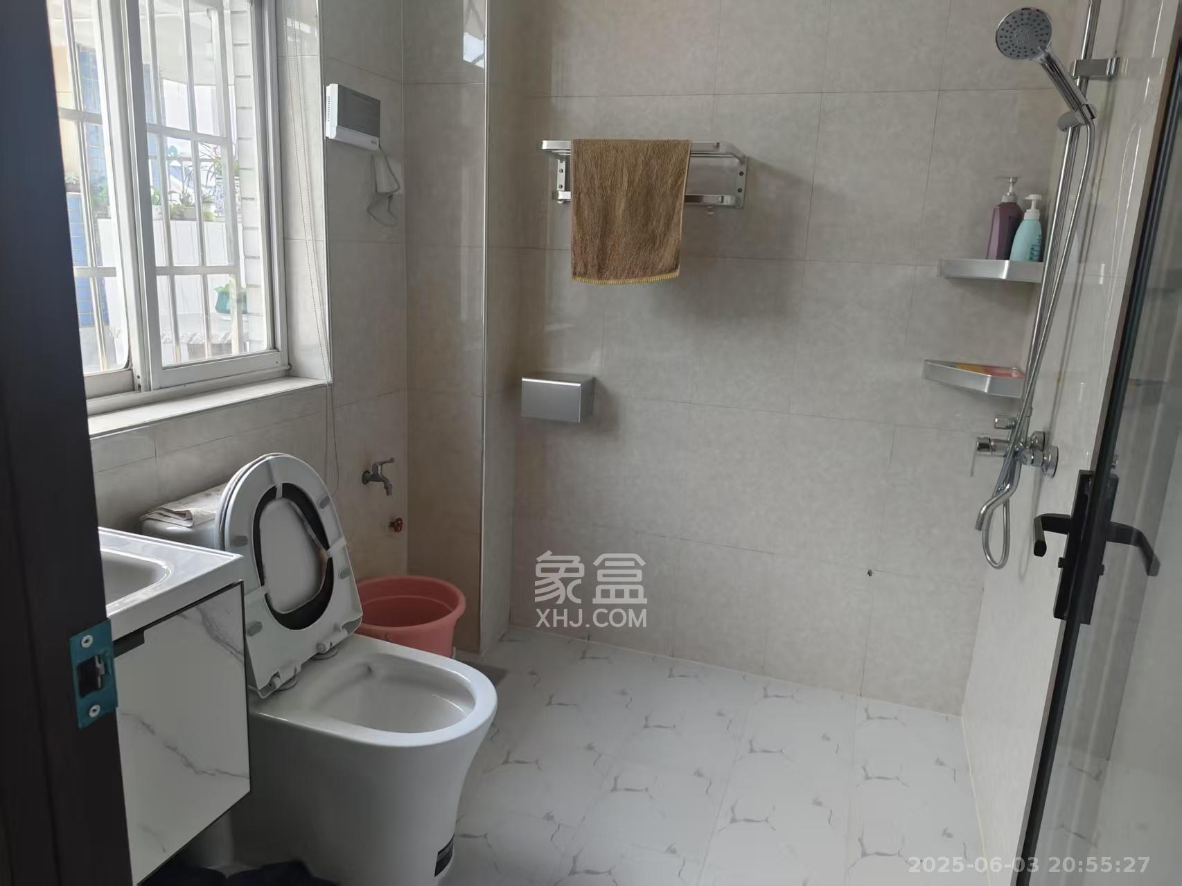 金侨世纪苑 5室2厅2卫 138.8万 金侨世纪苑 5室2厅2卫 138.8万室内图