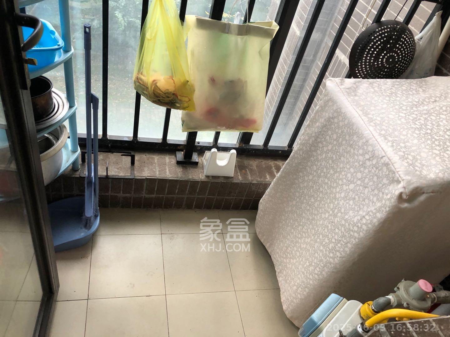 中海国际一期 3室2厅2卫 2100.0元/月 中海国际一期 3室2厅2卫 2100.0元/月室内图