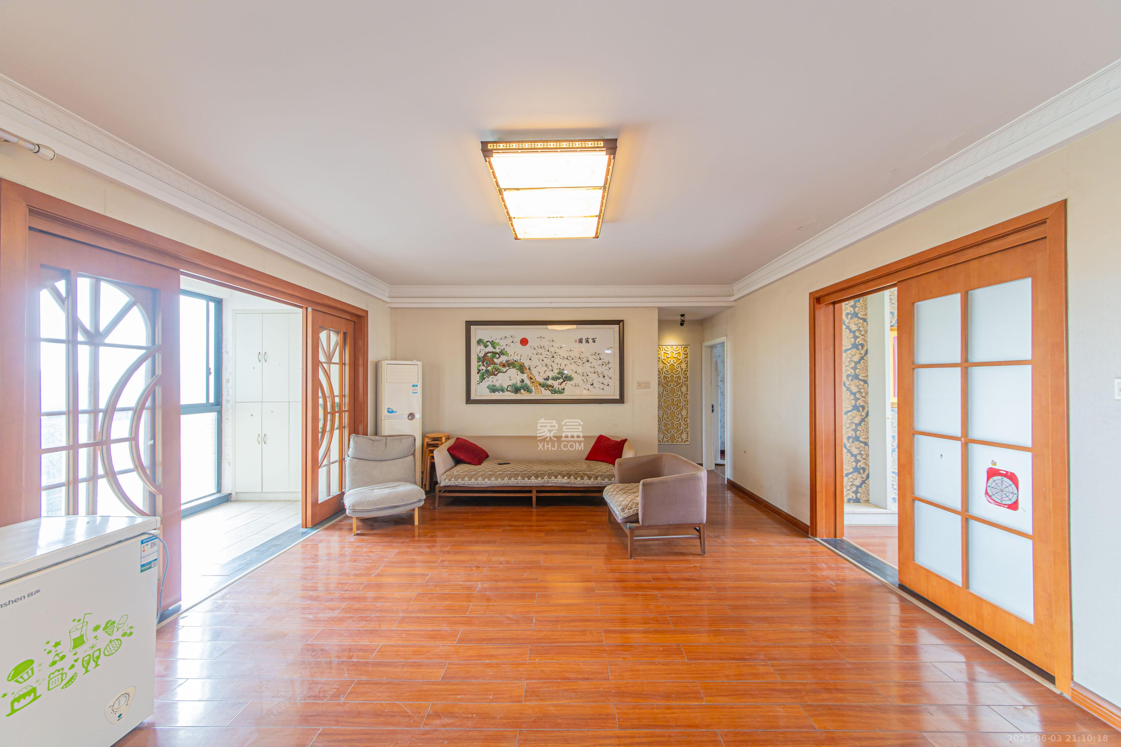 保利花园 3室2厅2卫 97.0万 保利花园 3室2厅2卫 97.0万客厅