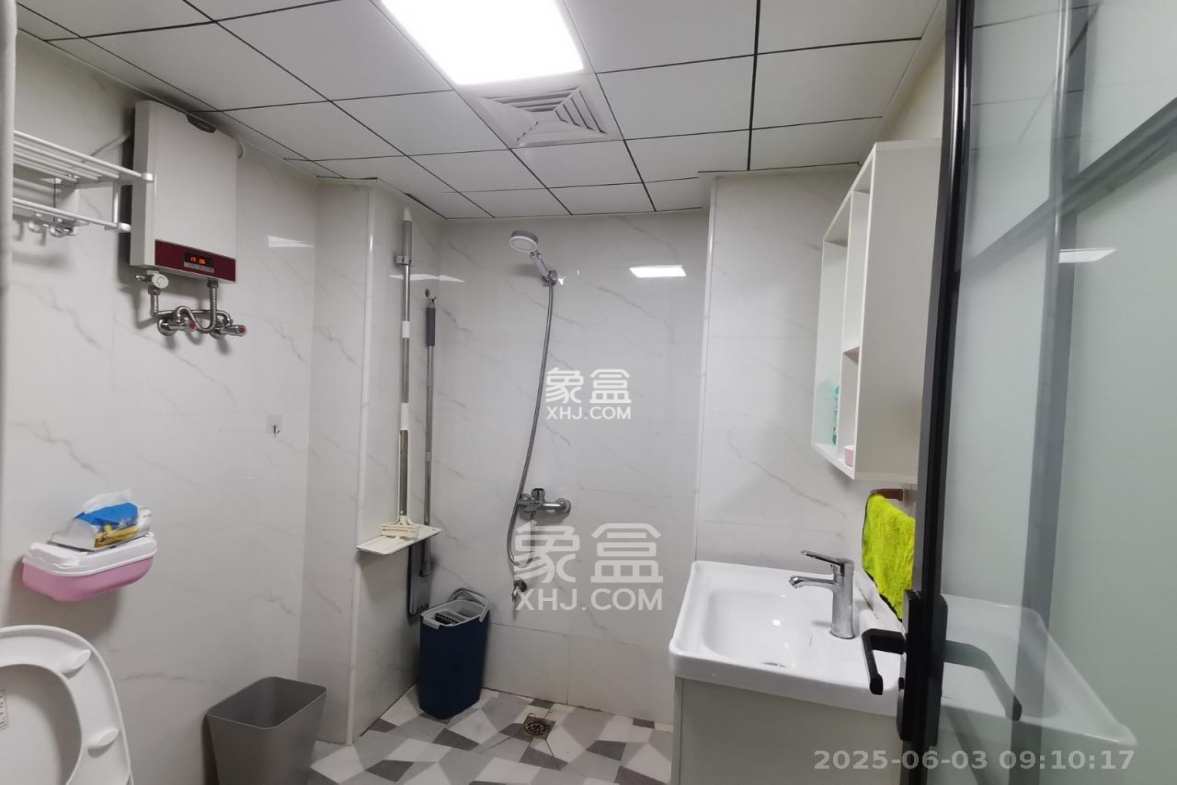 裕天国际商汇中心 1室1厅1卫 2200.0元/月 裕天国际商汇中心 1室1厅1卫 2200.0元/月室内图