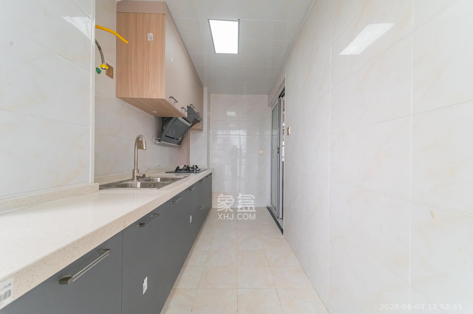 MOMA当代广场  4室2厅1卫    103.8万厨房