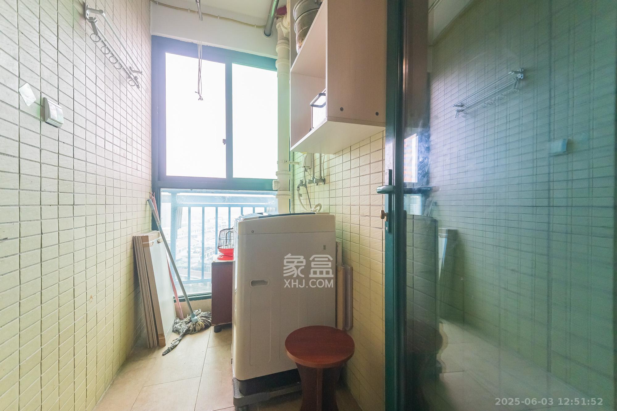 恒大翡翠华庭  1室1厅1卫   22.00万阳台