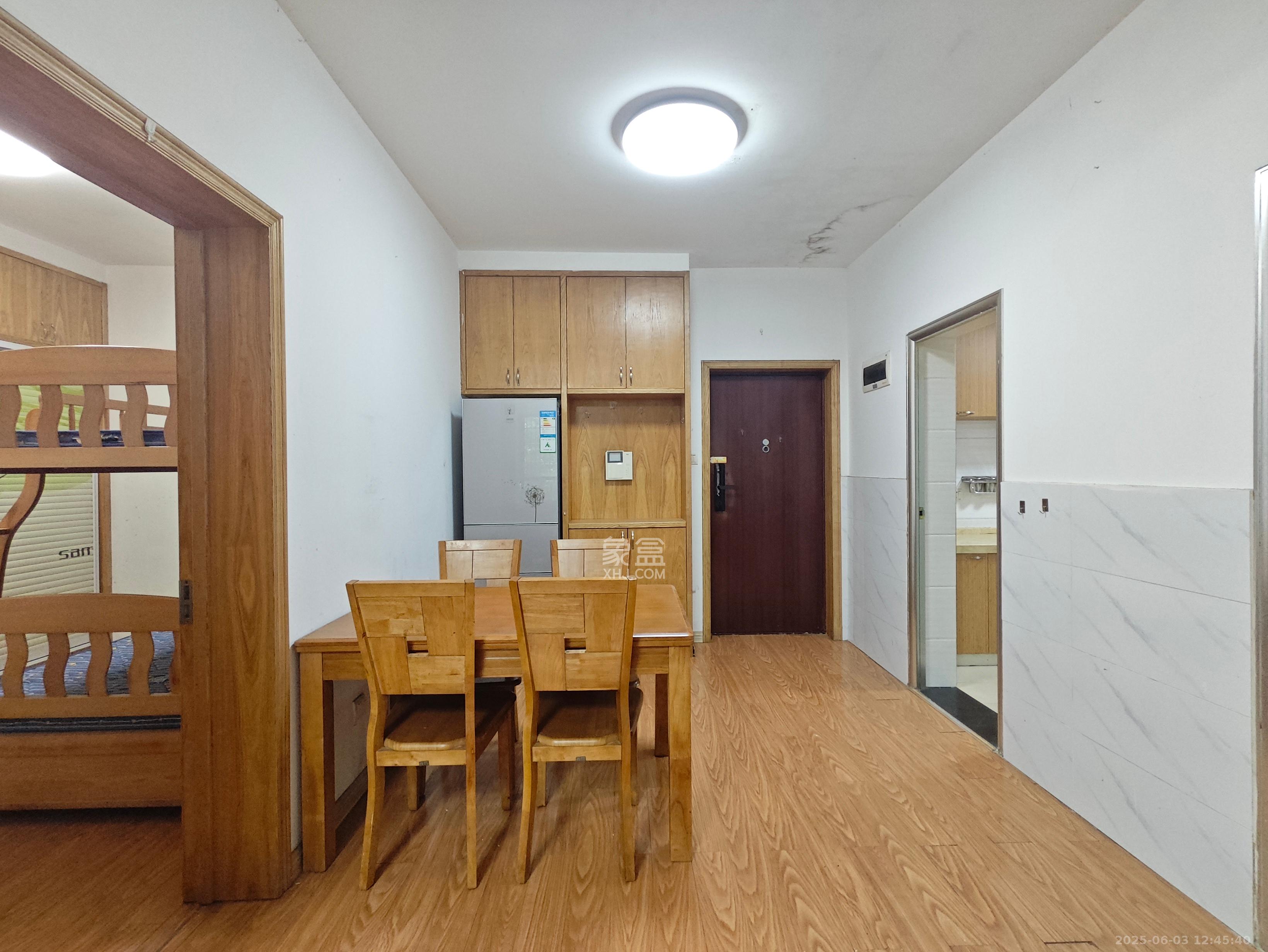 中建麓山和苑  1室2厅1卫   1500.00元/月室内图