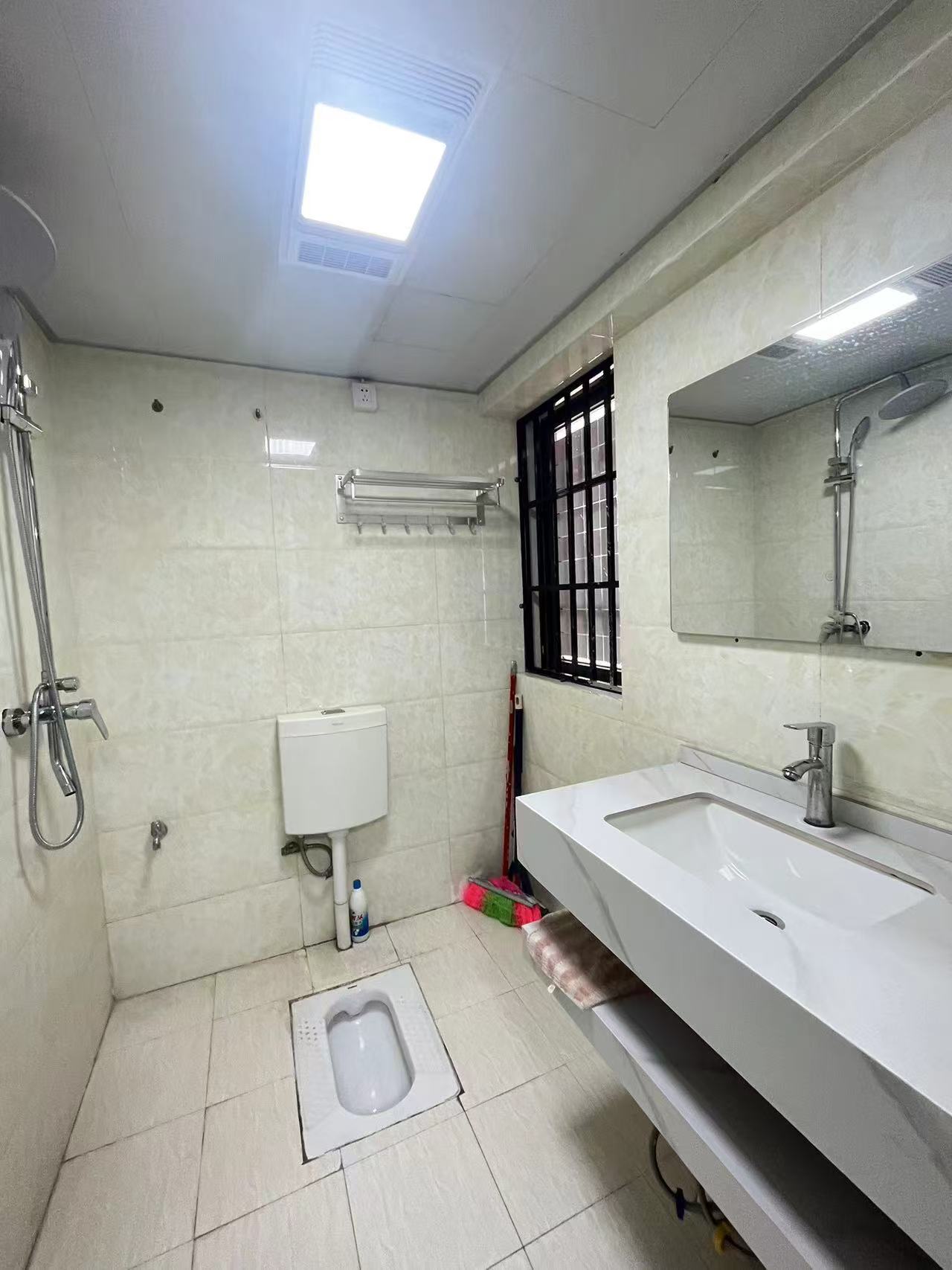 中建国际大厦  1室0厅0卫   2300.00元/月室内图