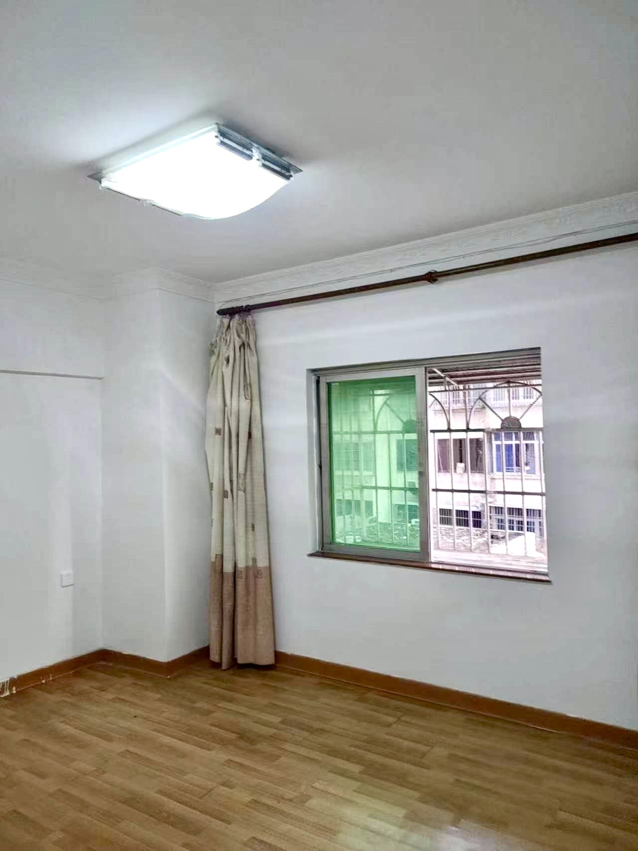 富华商厦(富华大厦) 3室2厅2卫 2500.0元/月 富华商厦(富华大厦) 3室2厅2卫 2500.0元/月室内图