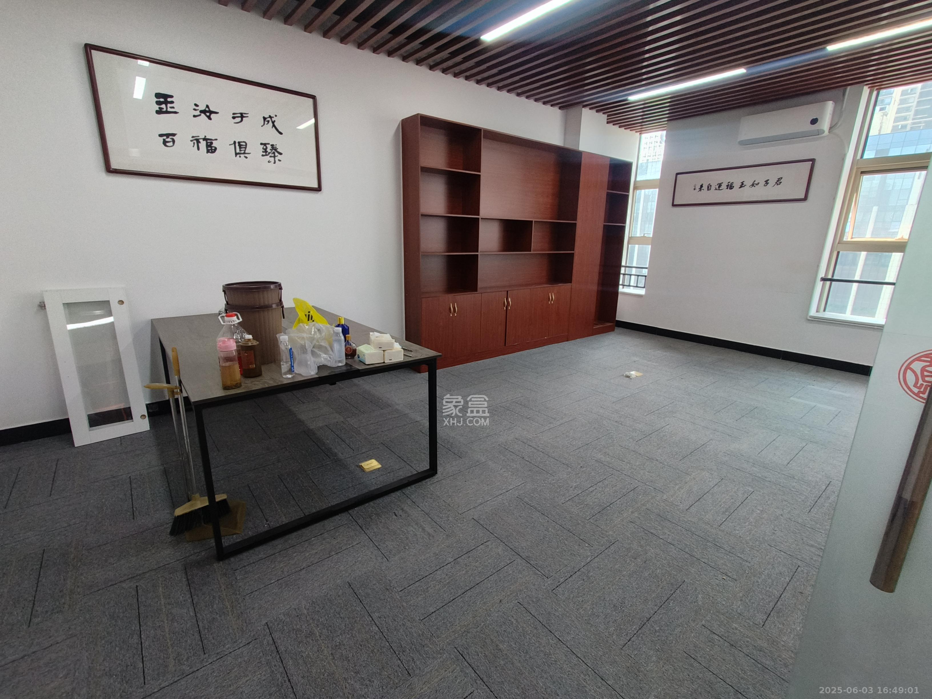 万科城   74.0㎡     4500.00元/月室内图