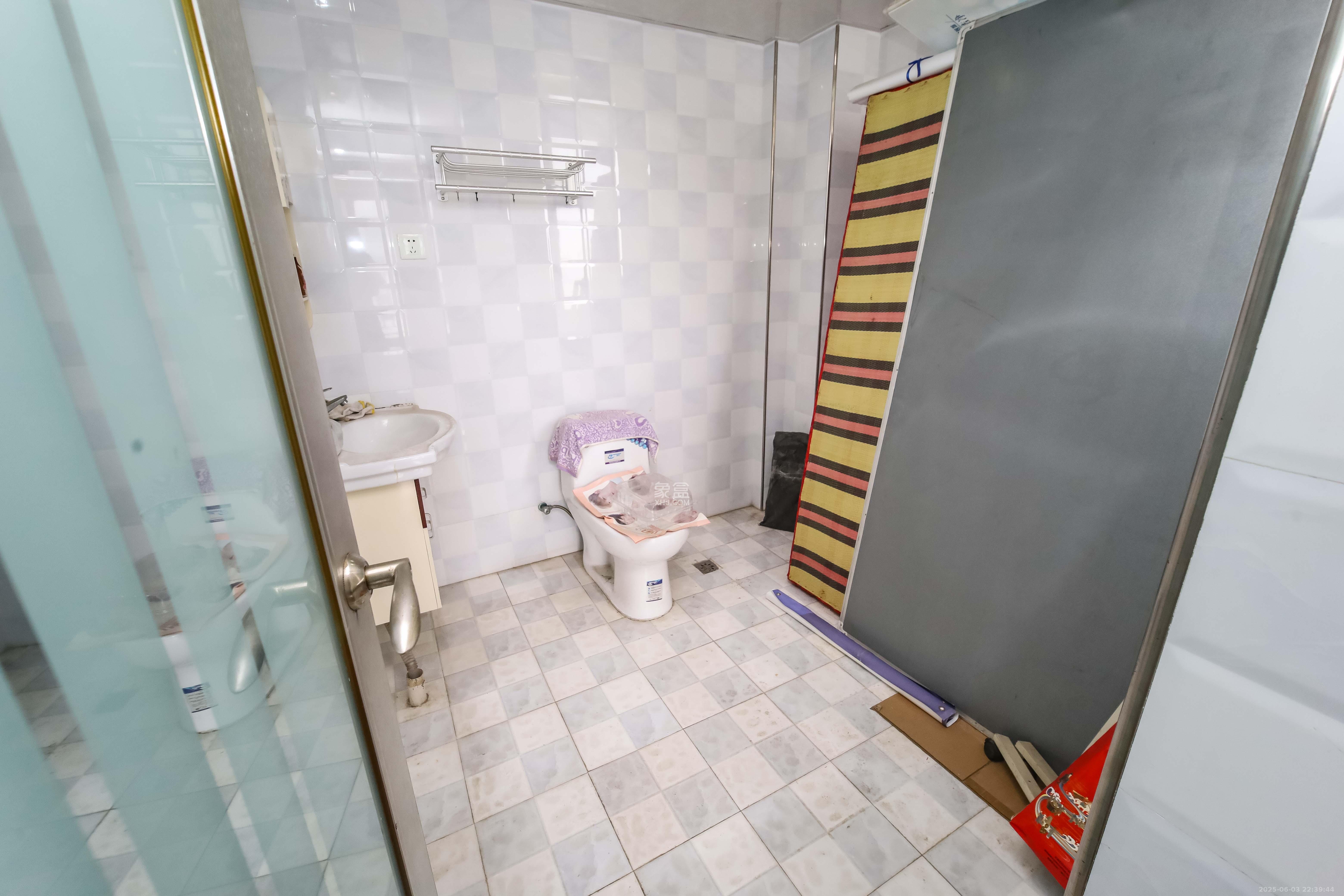 西子花苑  3室2厅2卫   120.00万卫生间