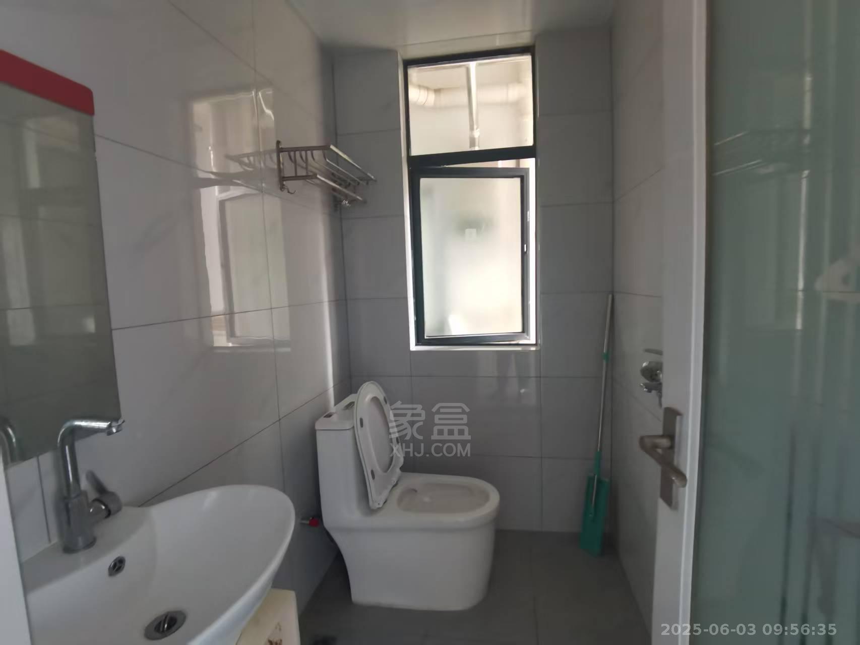 慈善大厦  1室1厅1卫    1100.0元/月 慈善大厦  1室1厅1卫    1100.0元/月室内图1