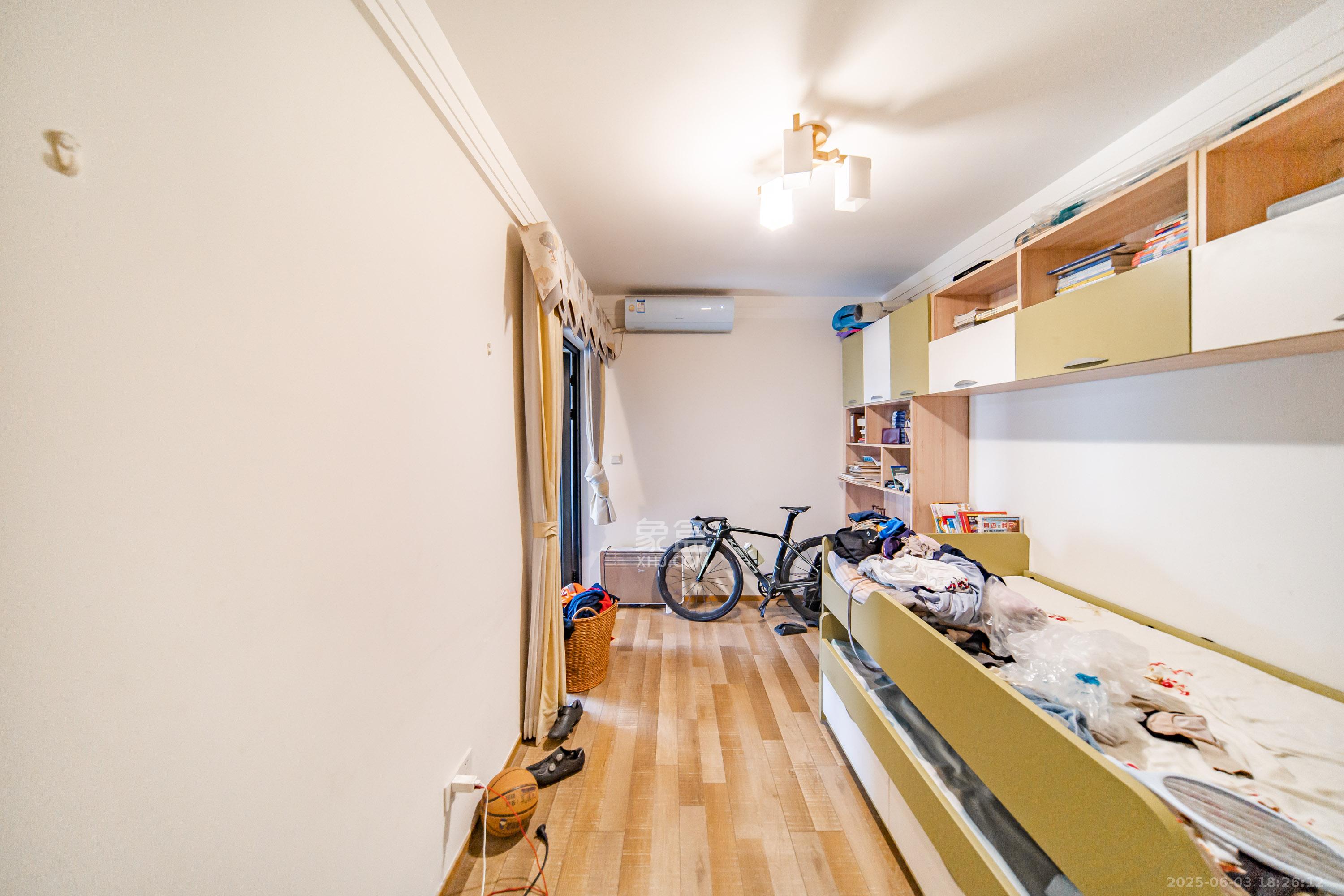 阳光100一期、四五期  2室1厅1卫    84.8万卧室