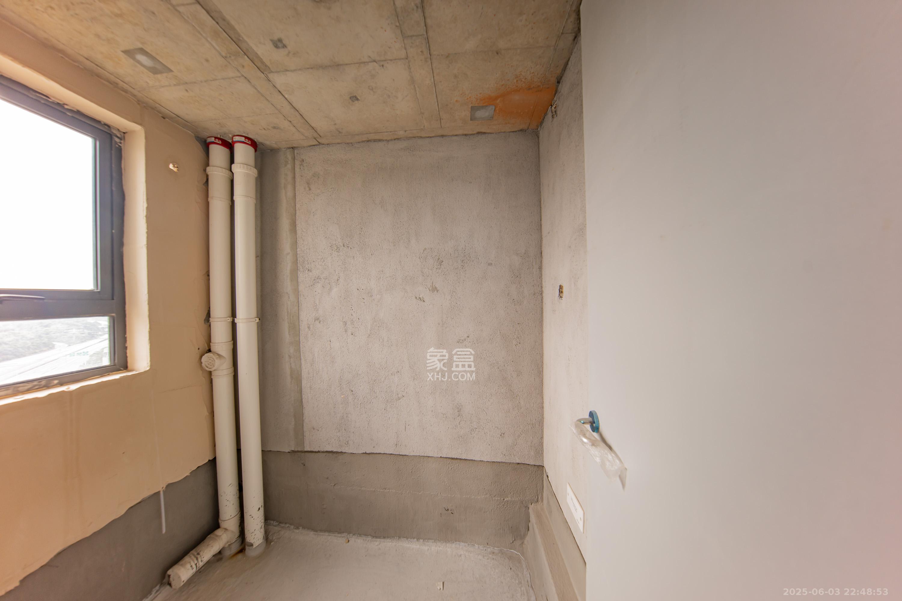 汉高学士府  4室2厅2卫    100.0万 汉高学士府  4室2厅2卫    100.0万卫生间