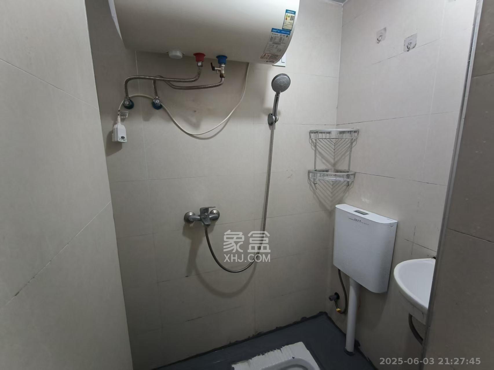 保利麓谷林语B区  1室2厅1卫   950.00元/月室内图