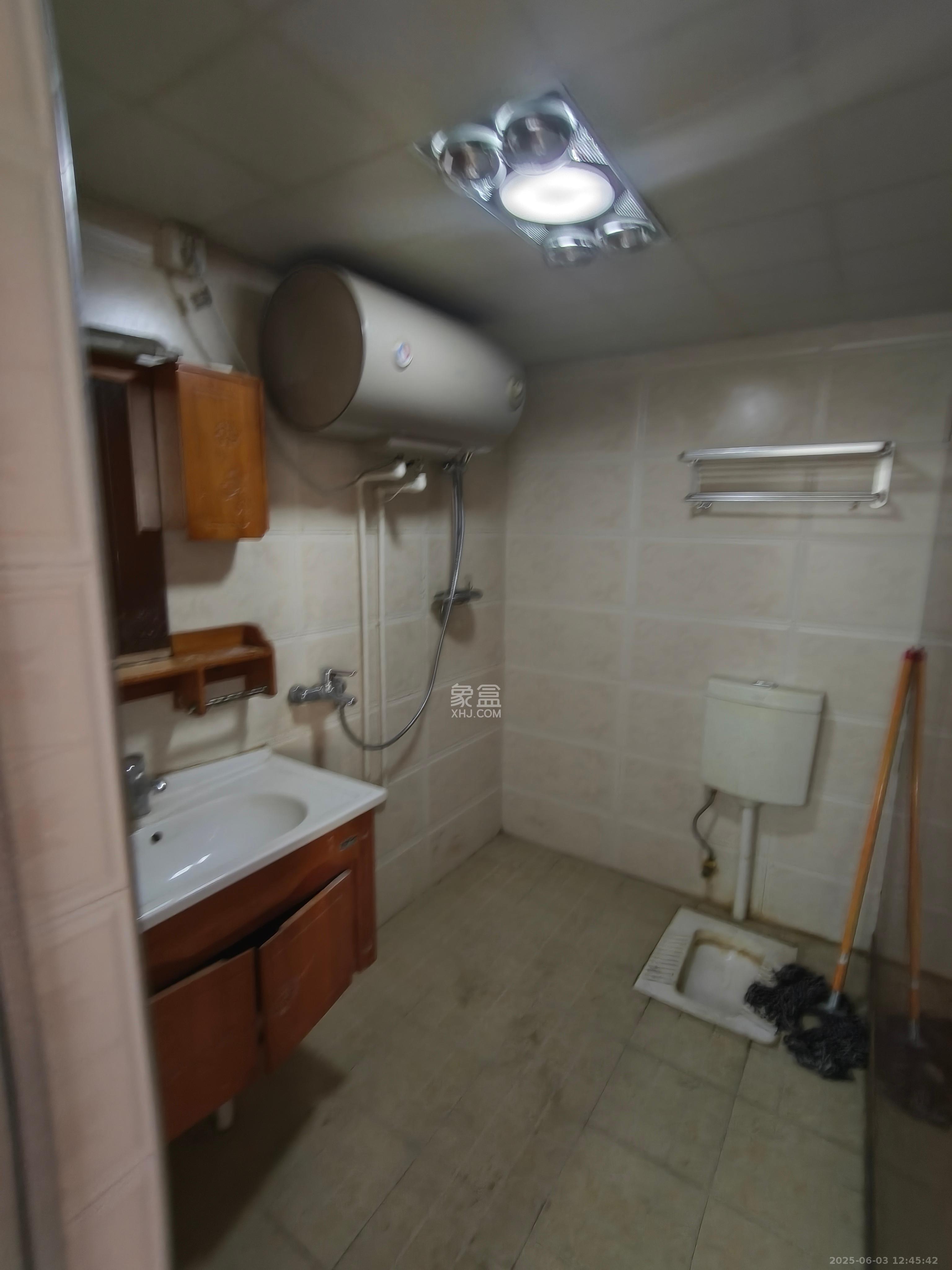 时代星城  3室2厅2卫   1800.00元/月室内图