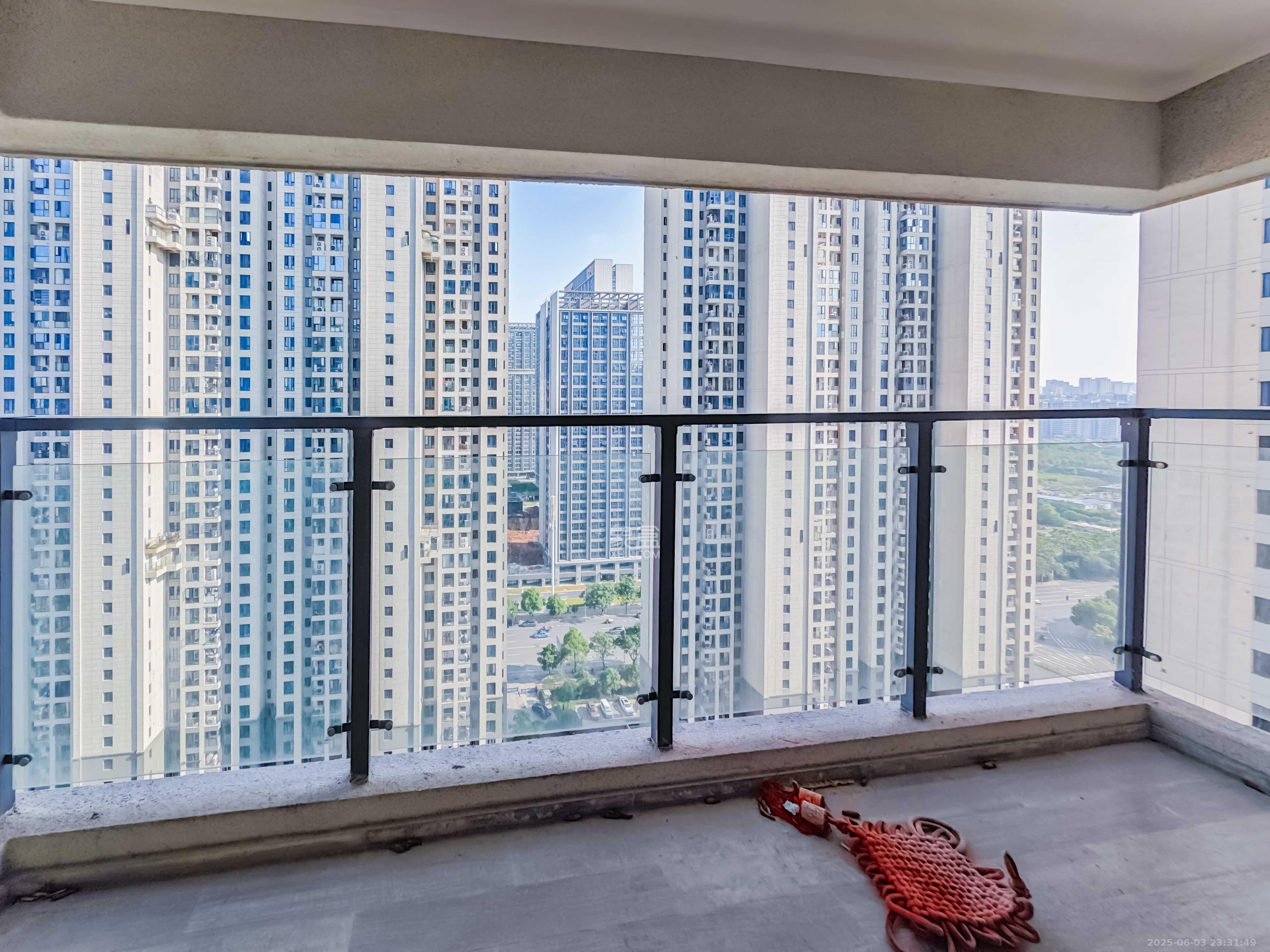 绿地长沙城际空间站（绿地新里佳苑）  5室2厅3卫    200.0万阳台