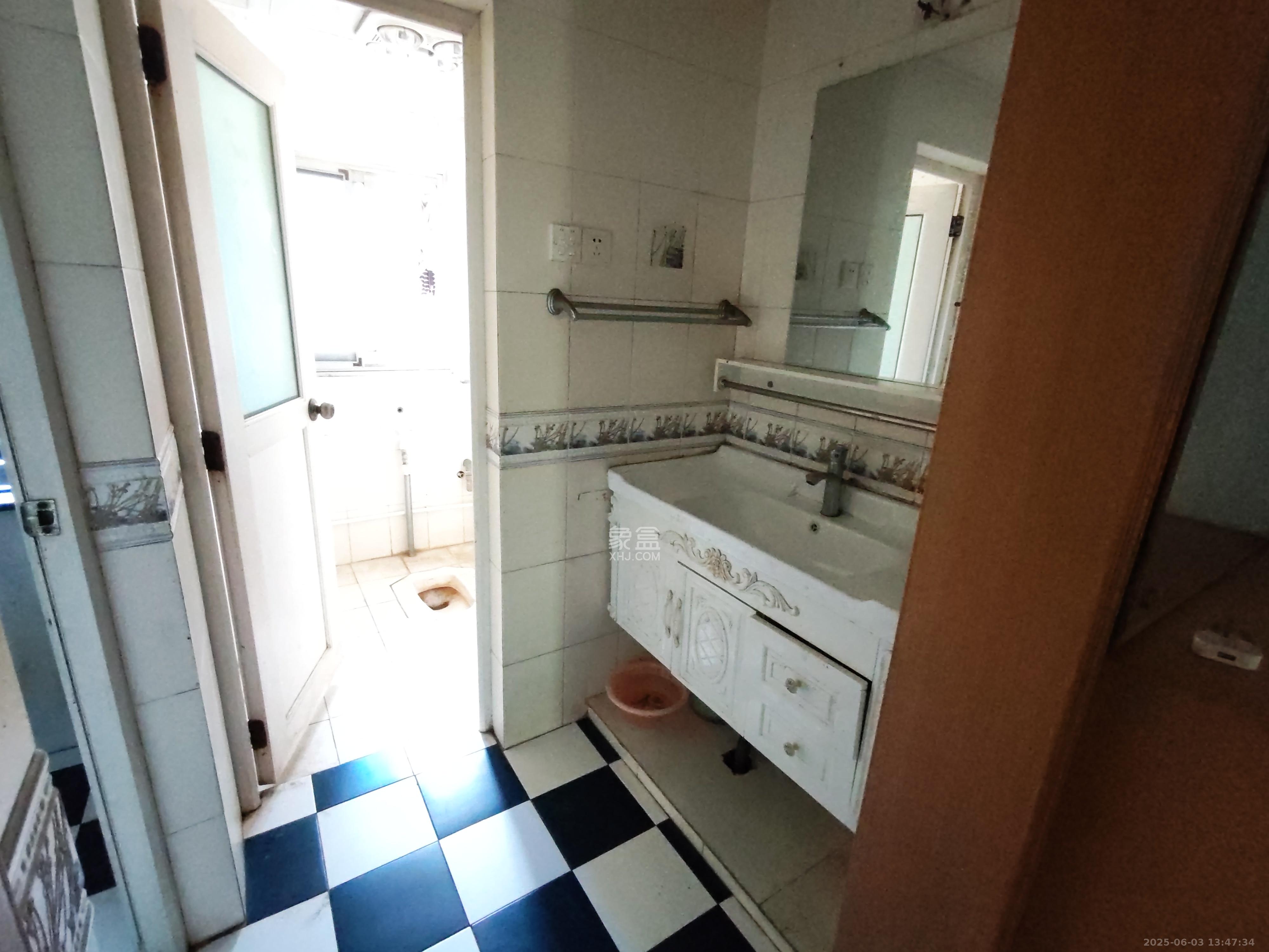 解放四村363号新族公寓 3室1厅1卫 1800.0元/月 解放四村363号新族公寓 3室1厅1卫 1800.0元/月室内图