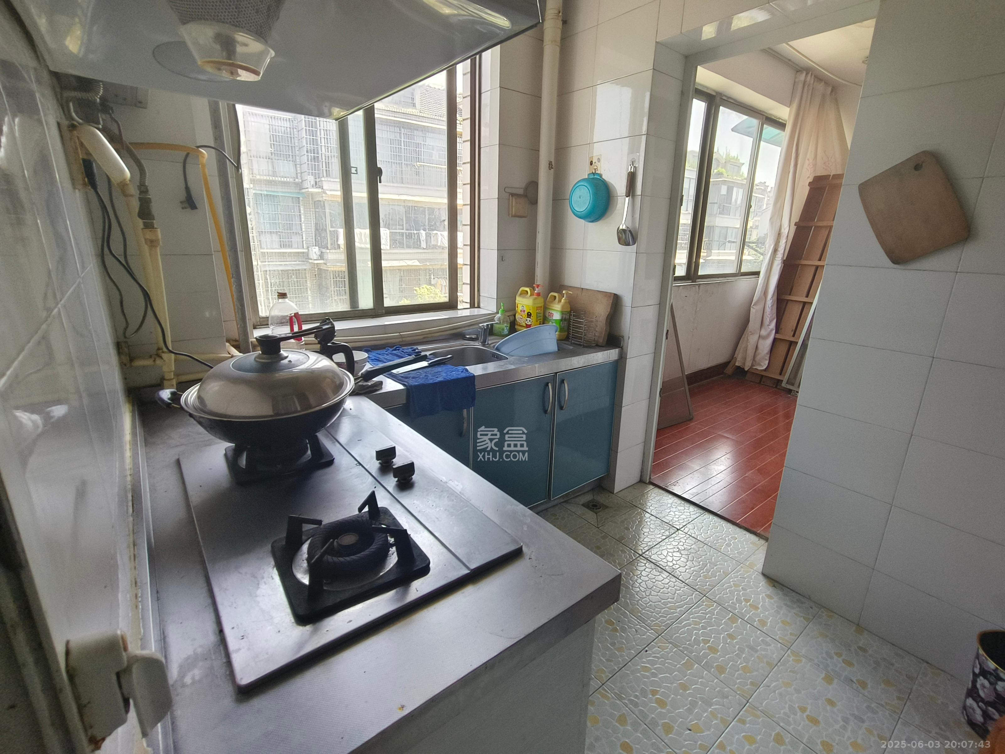 麓谷沐春园 3室2厅1卫 2300.0元/月 麓谷沐春园 3室2厅1卫 2300.0元/月室内图