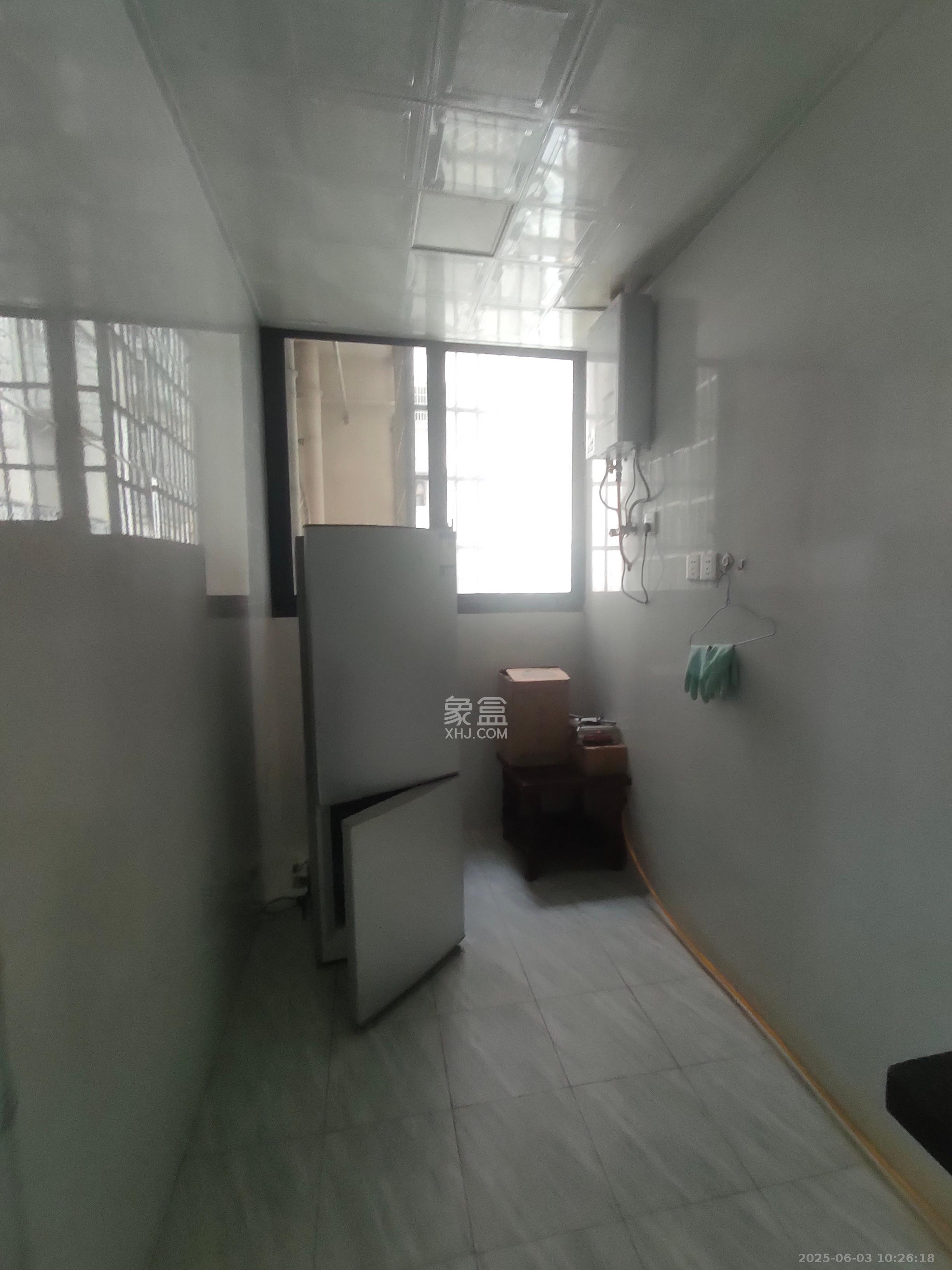 嘉顺苑 2室2厅1卫 2000.0元/月 嘉顺苑 2室2厅1卫 2000.0元/月室内图