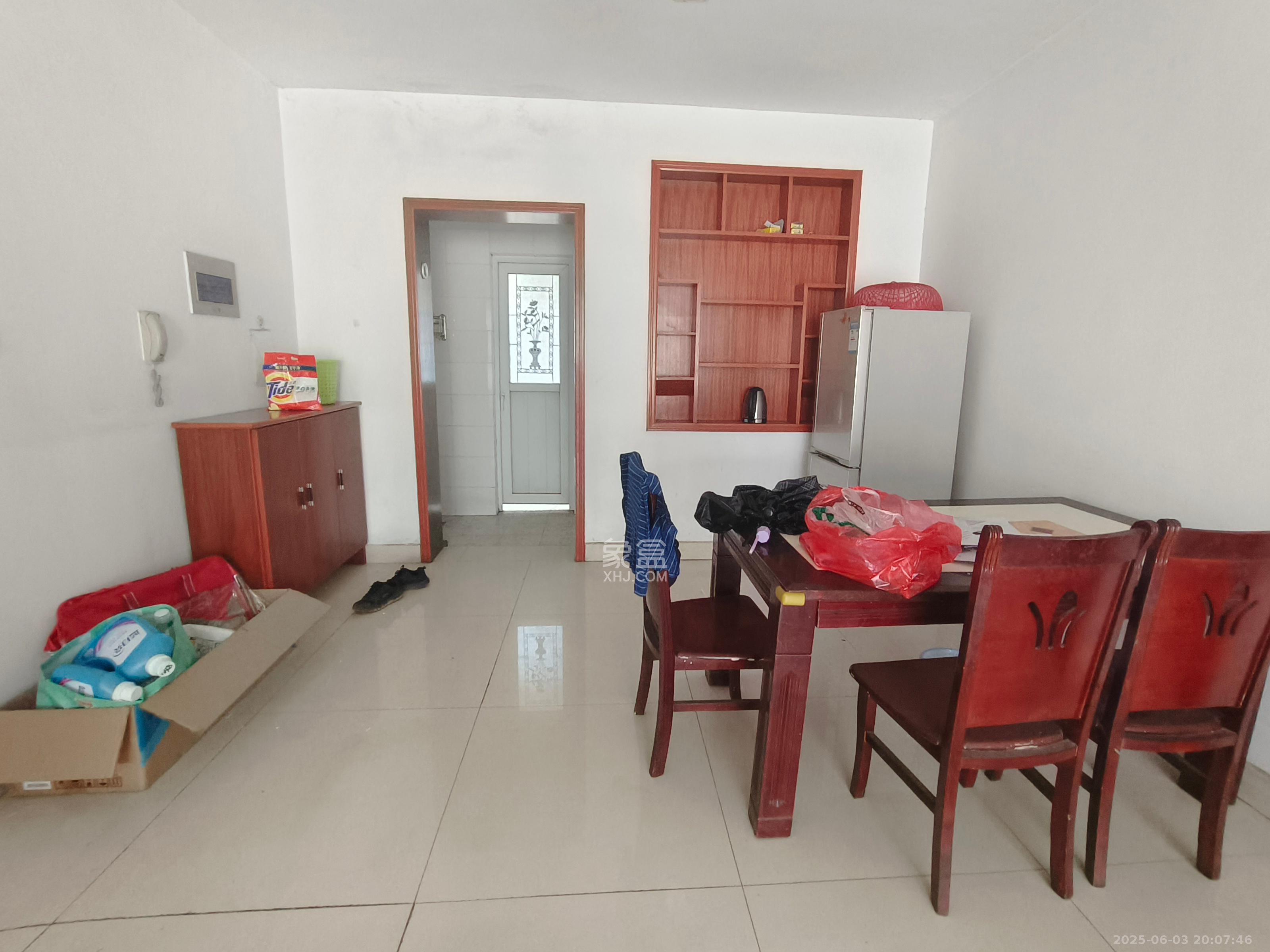 麓谷沐春园 3室2厅1卫 2300.0元/月 麓谷沐春园 3室2厅1卫 2300.0元/月室内图