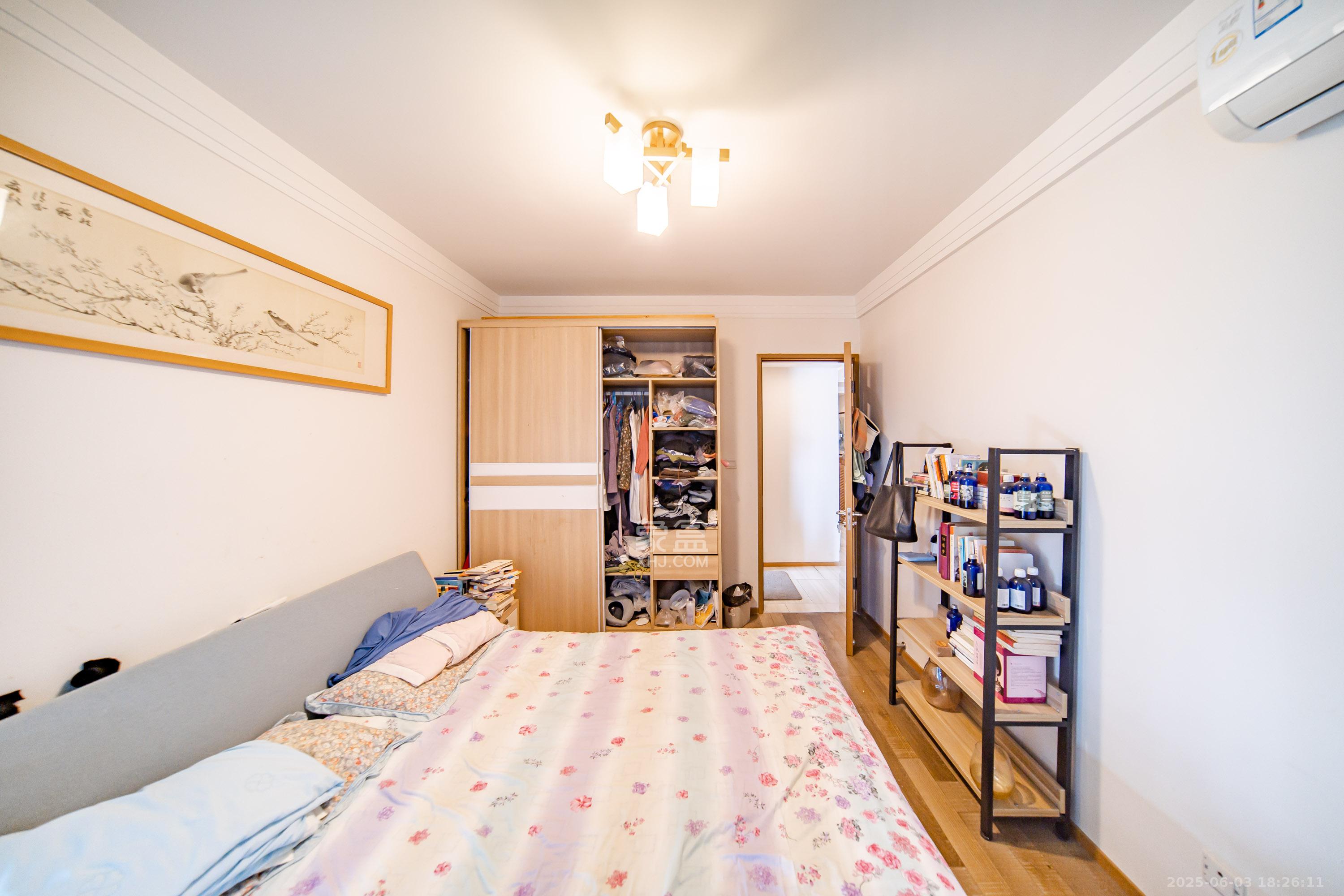 阳光100一期、四五期  2室1厅1卫    84.8万卧室