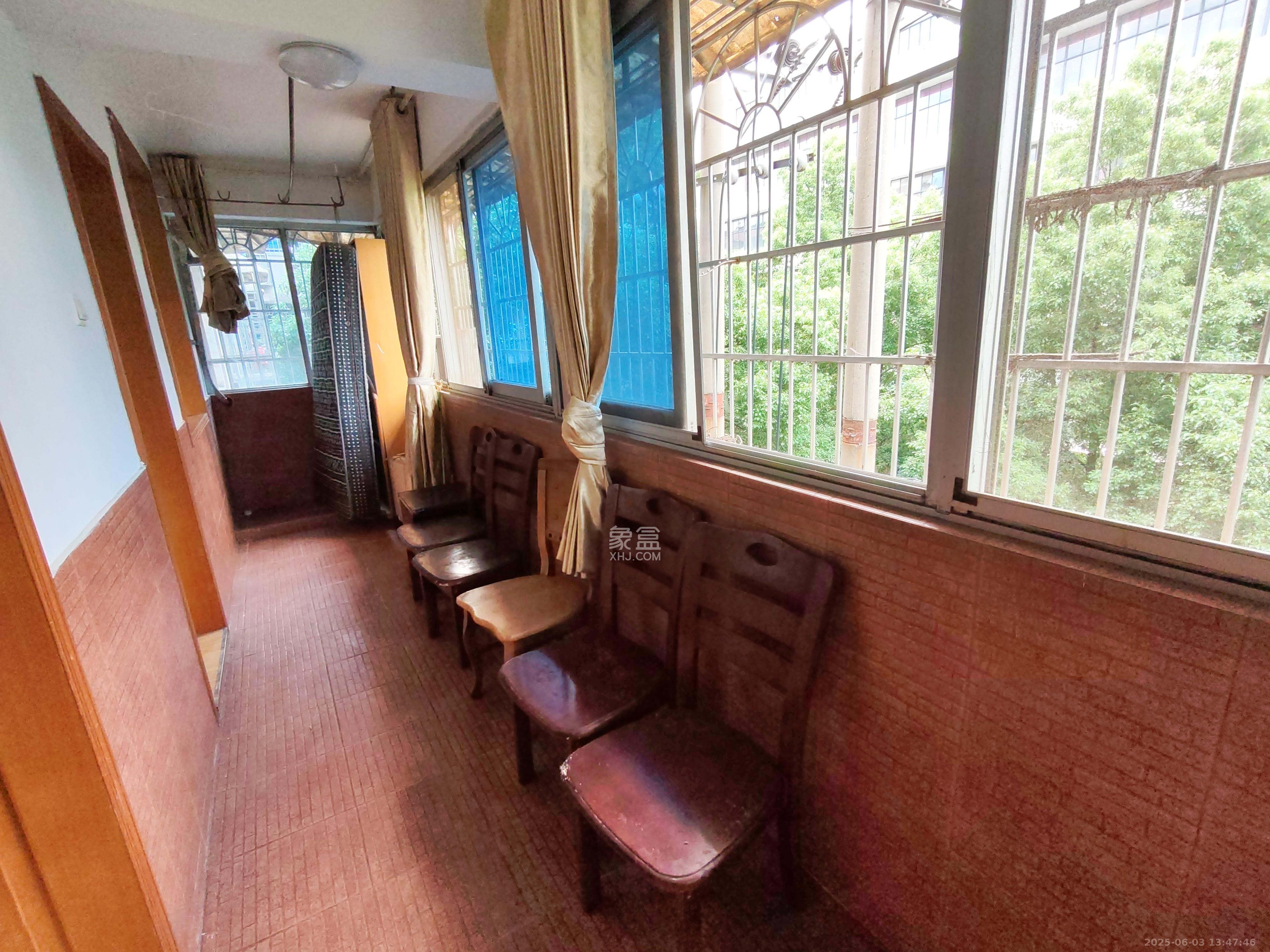 解放四村363号新族公寓 3室1厅1卫 1800.0元/月 解放四村363号新族公寓 3室1厅1卫 1800.0元/月室内图