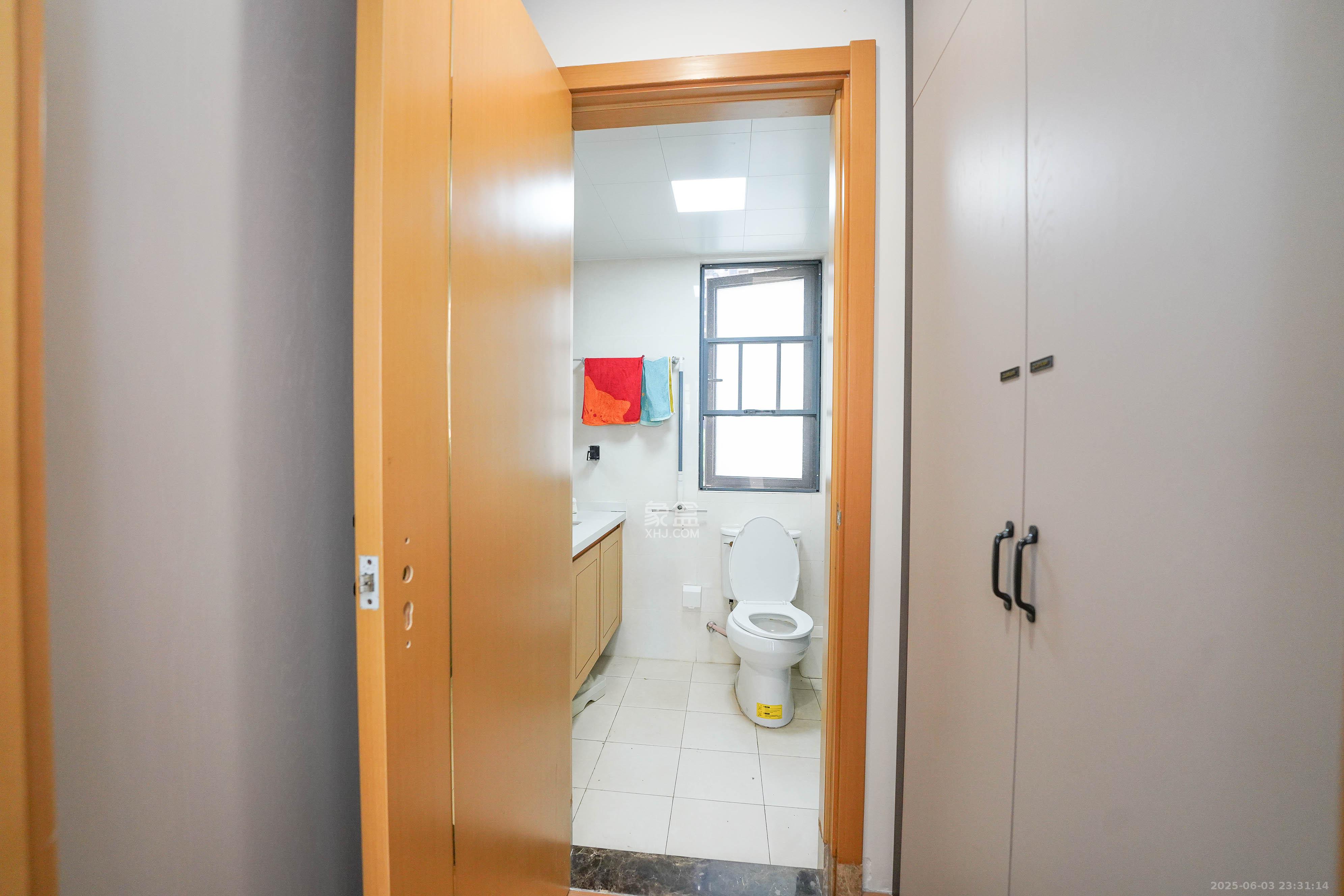 中建璟和城  3室2厅2卫   118.00万卫生间