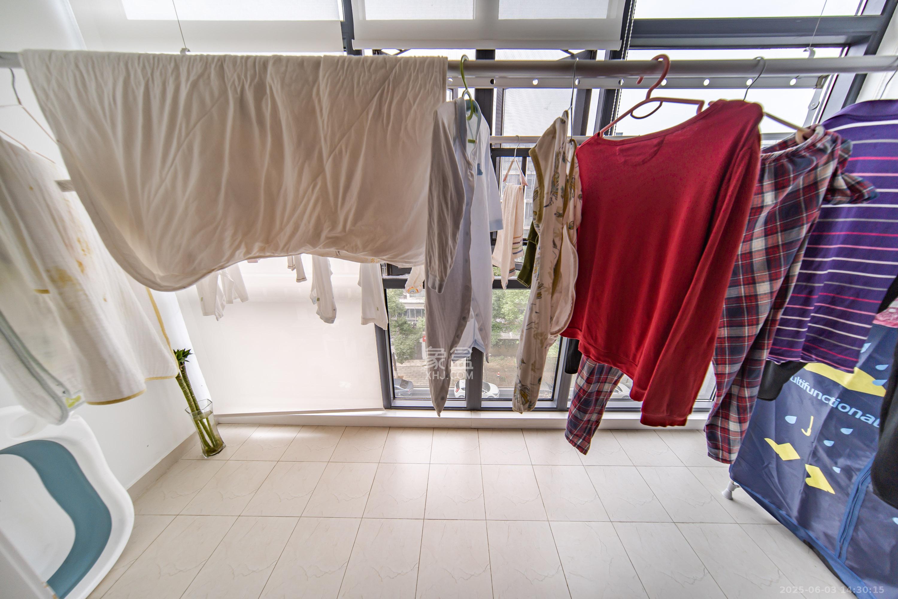 阳光100二期  4室2厅2卫    158.0万 阳光100二期  4室2厅2卫    158.0万阳台