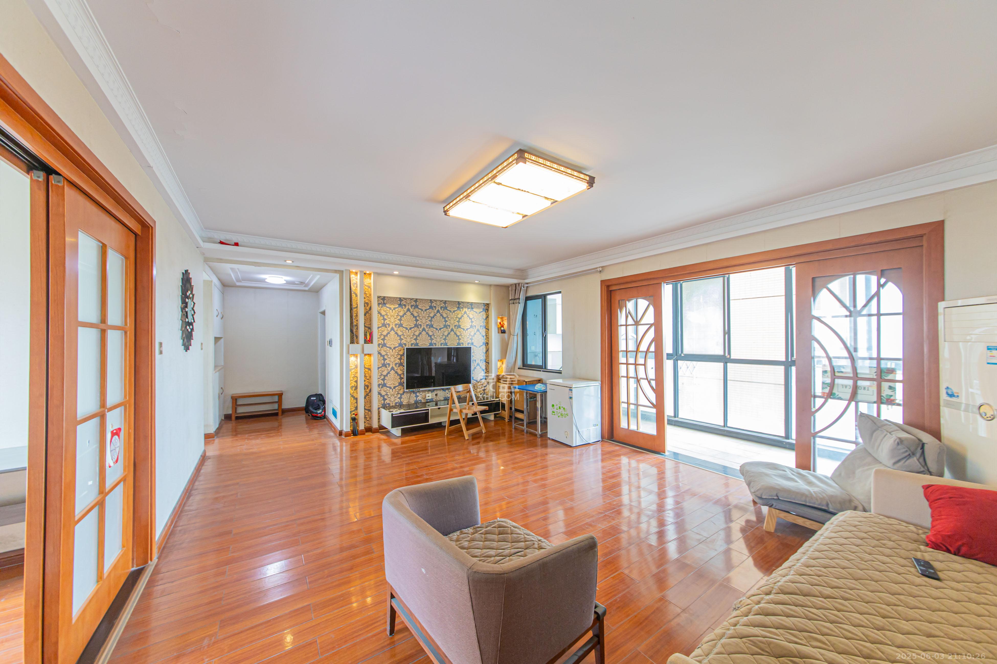 保利花园 3室2厅2卫 97.0万 保利花园 3室2厅2卫 97.0万客厅