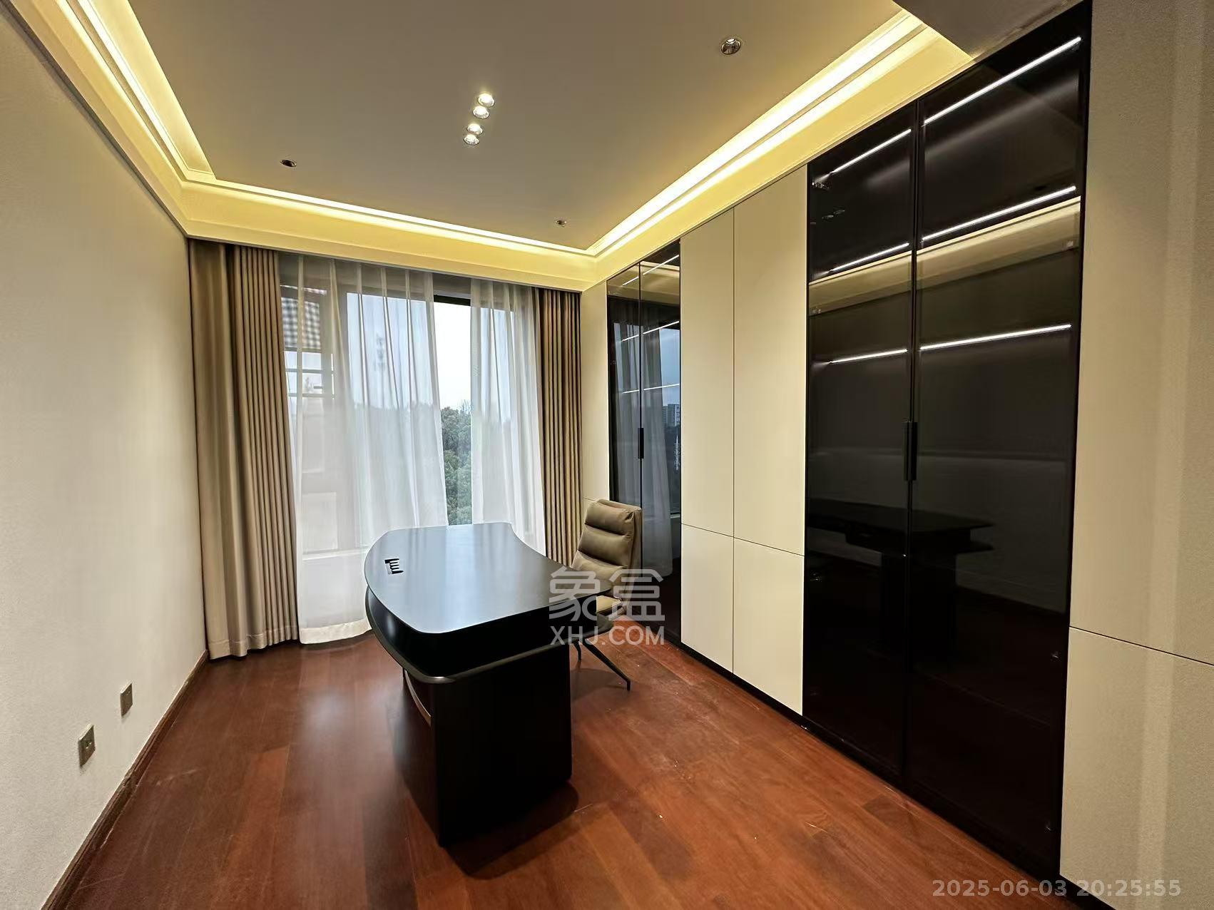 万科紫台  4室2厅2卫    12000.0元/月室内图