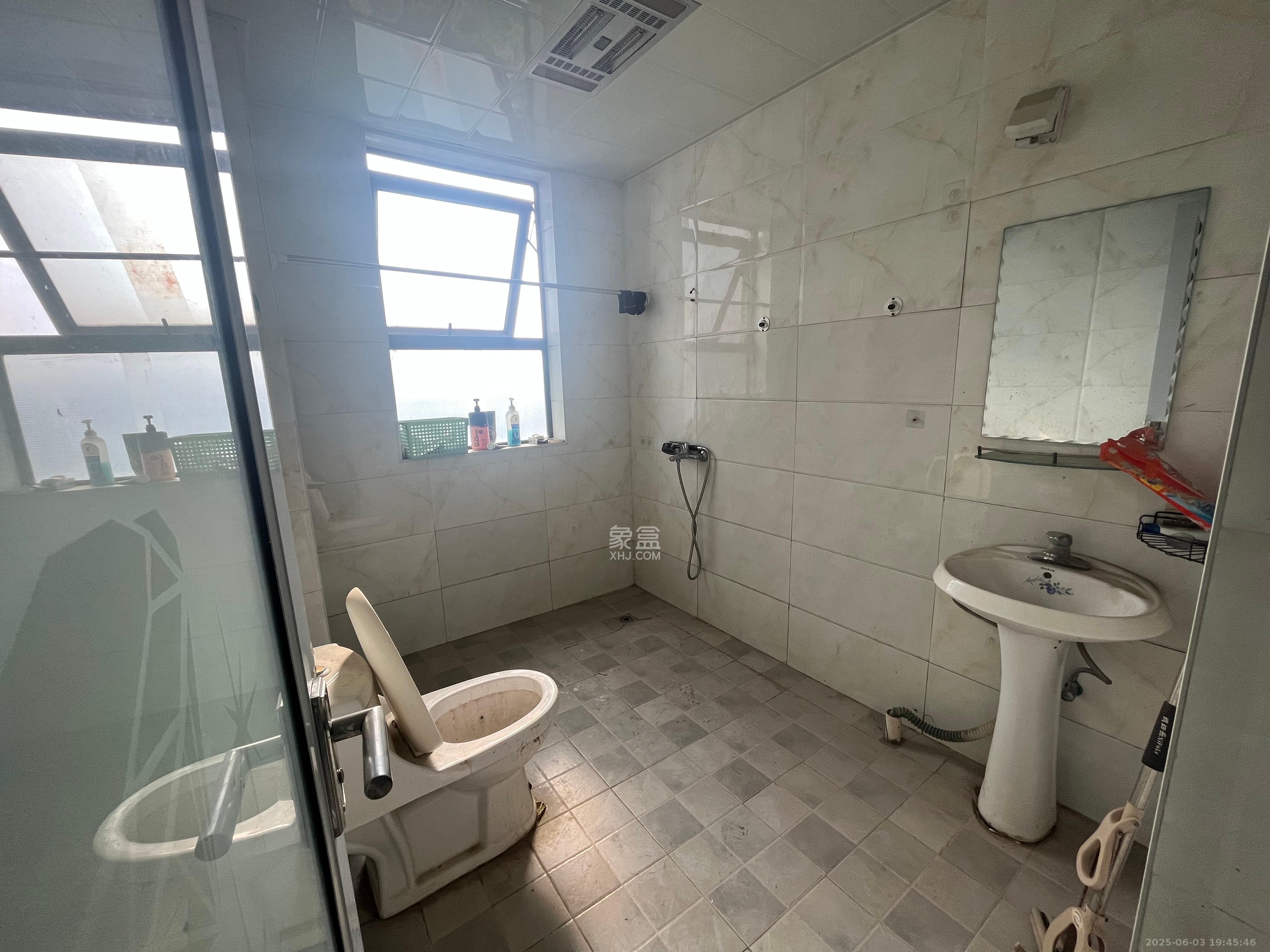 莱茵城  3室2厅2卫    1800.0元/月 莱茵城  3室2厅2卫    1800.0元/月室内图