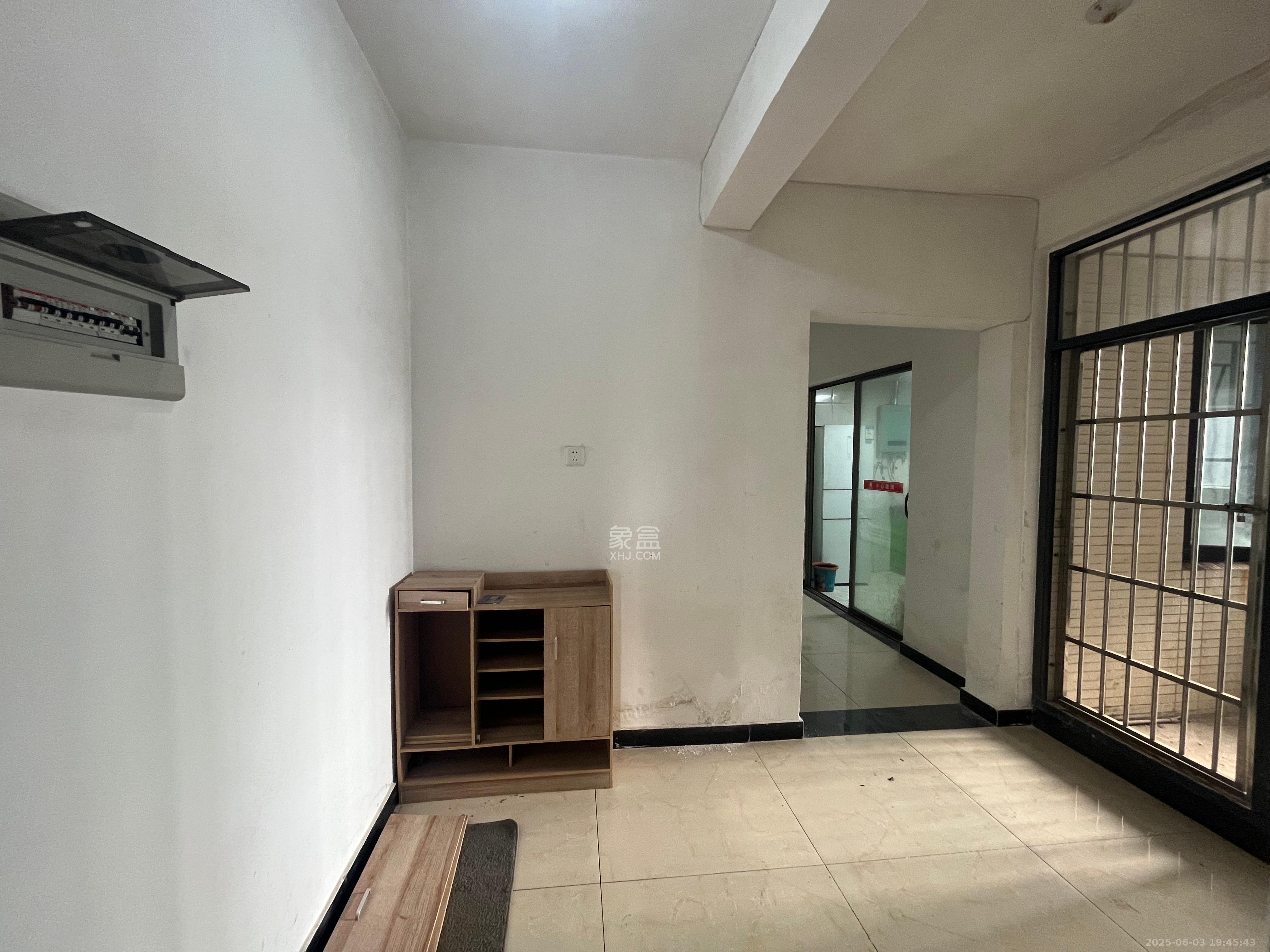 莱茵城  3室2厅2卫   2300.00元/月室内图