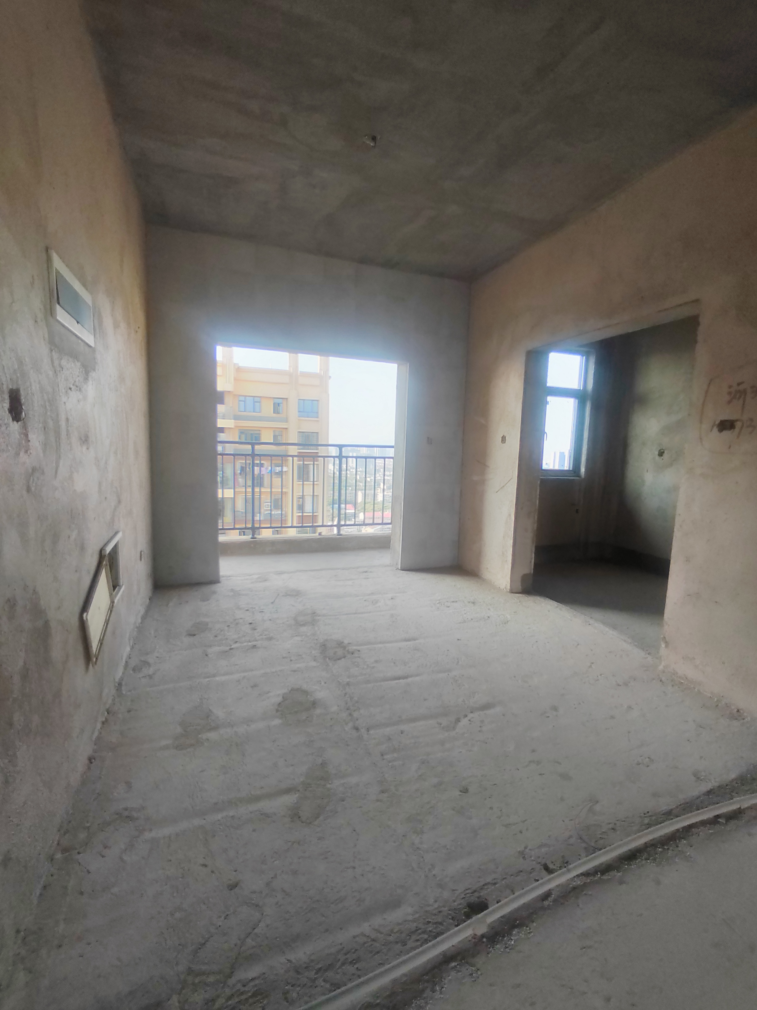 城投文庭  4室2厅2卫    85.8万客厅