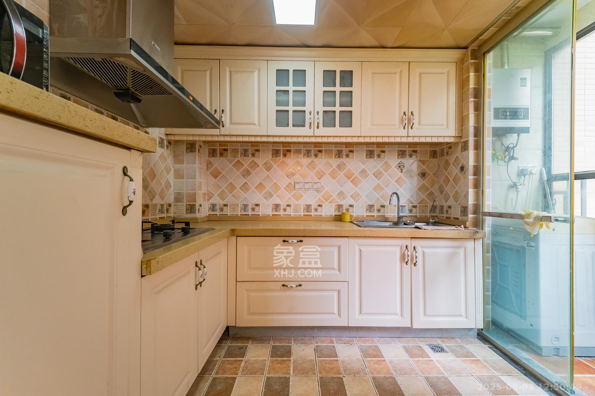 华润凤凰城三期  3室2厅1卫    89.8万厨房