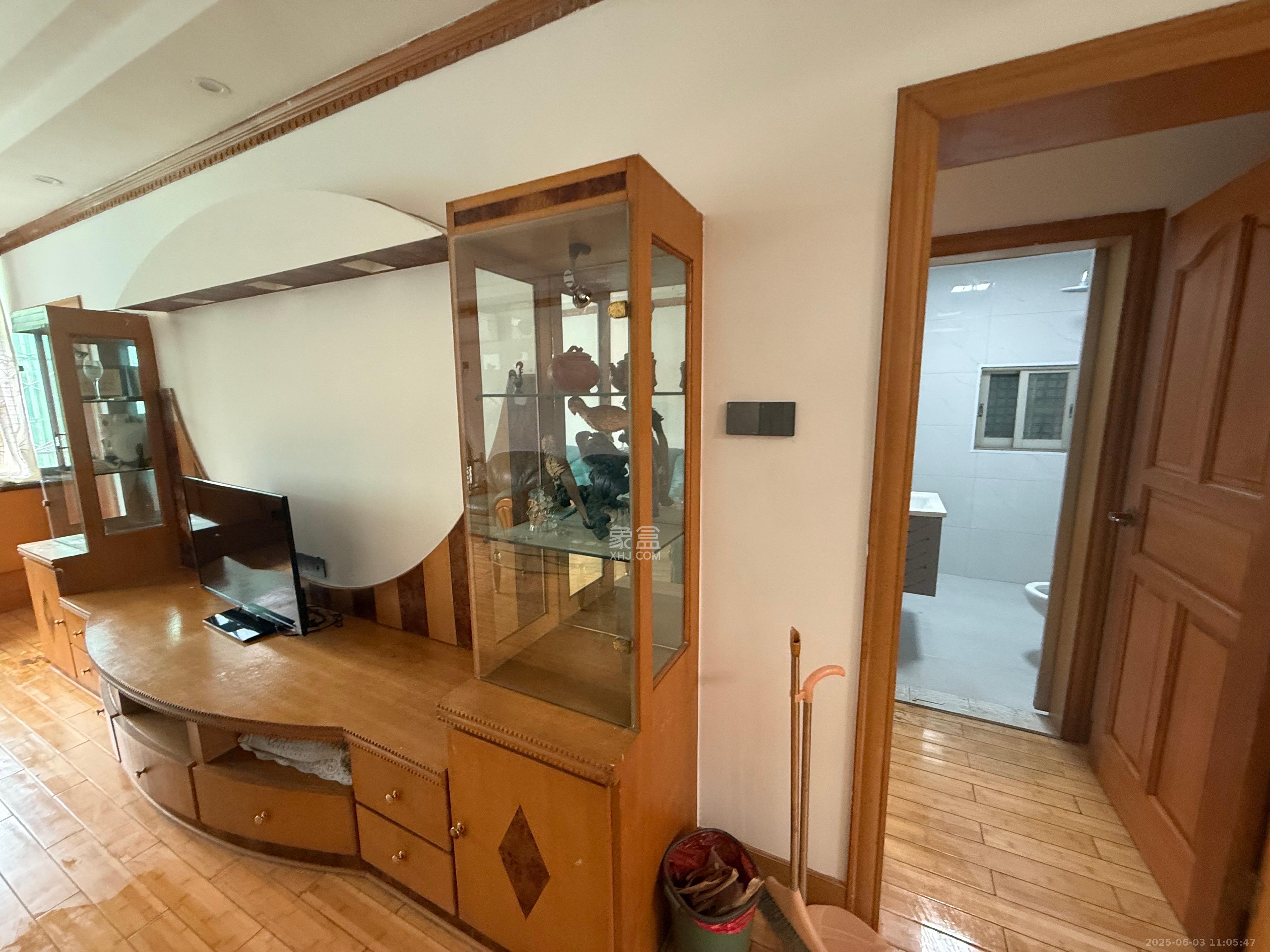 司法厅宿舍  3室1厅2卫    3000.0元/月室内图